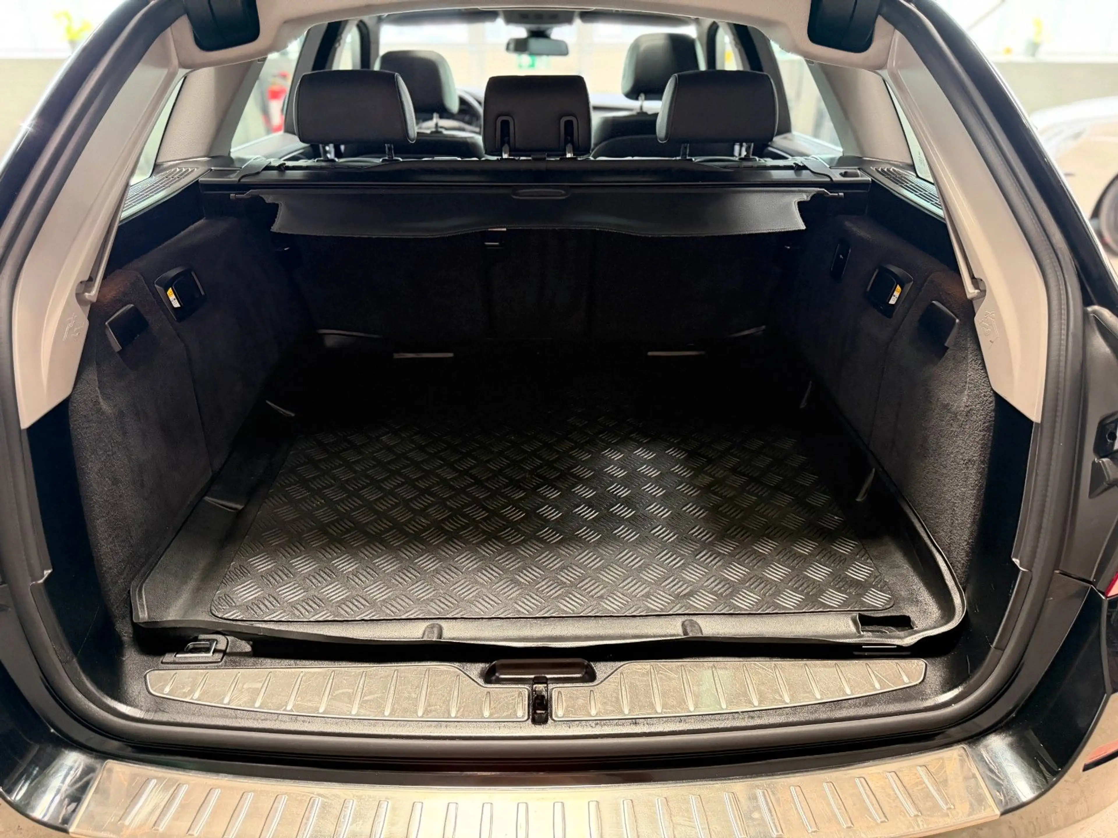 BMW 525 d Touring PANO/NAVI PROF./SPORTSITZE/SHZ/ — photo 14