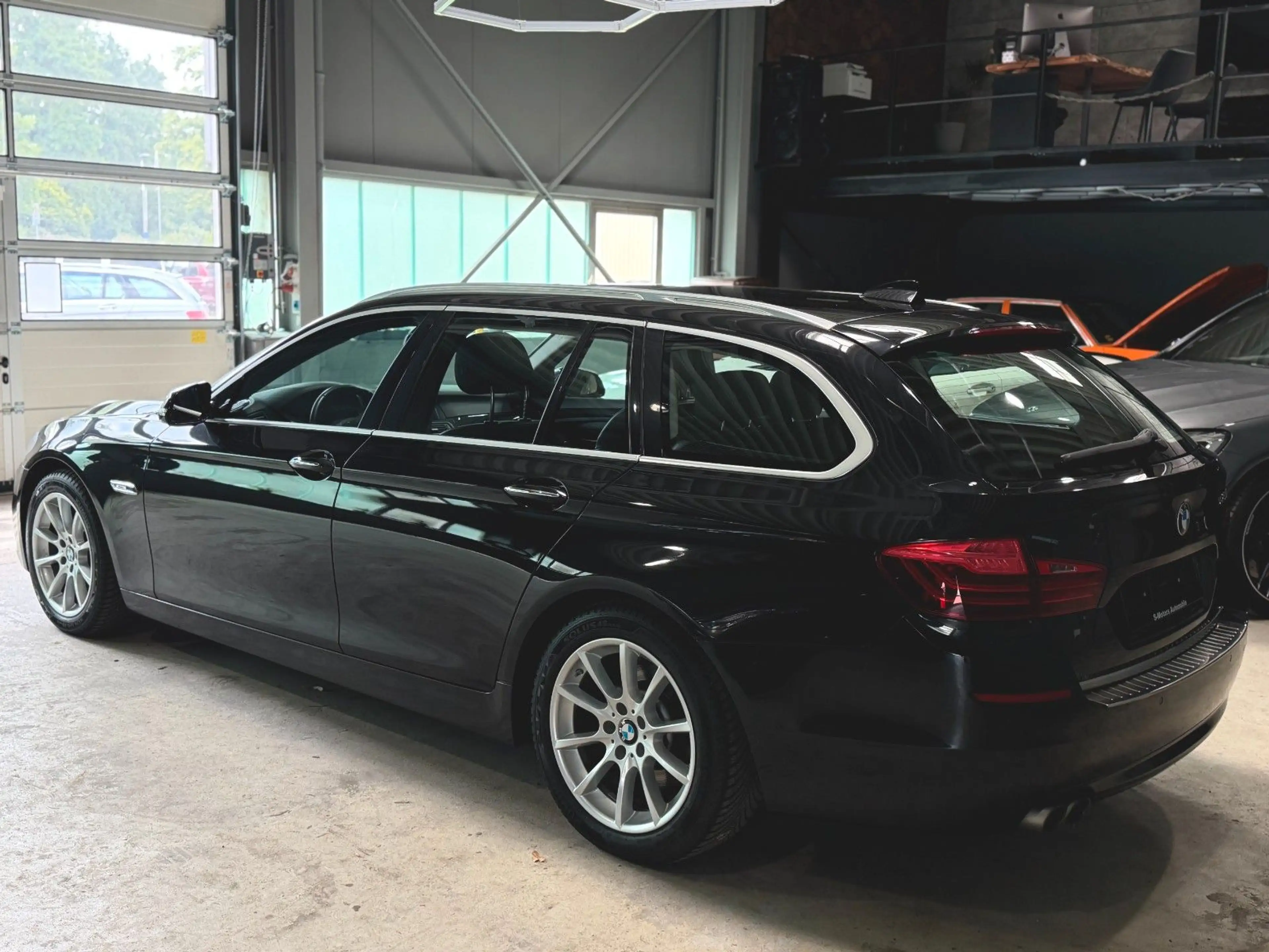 BMW 525 d Touring PANO/NAVI PROF./SPORTSITZE/SHZ/ — photo 7