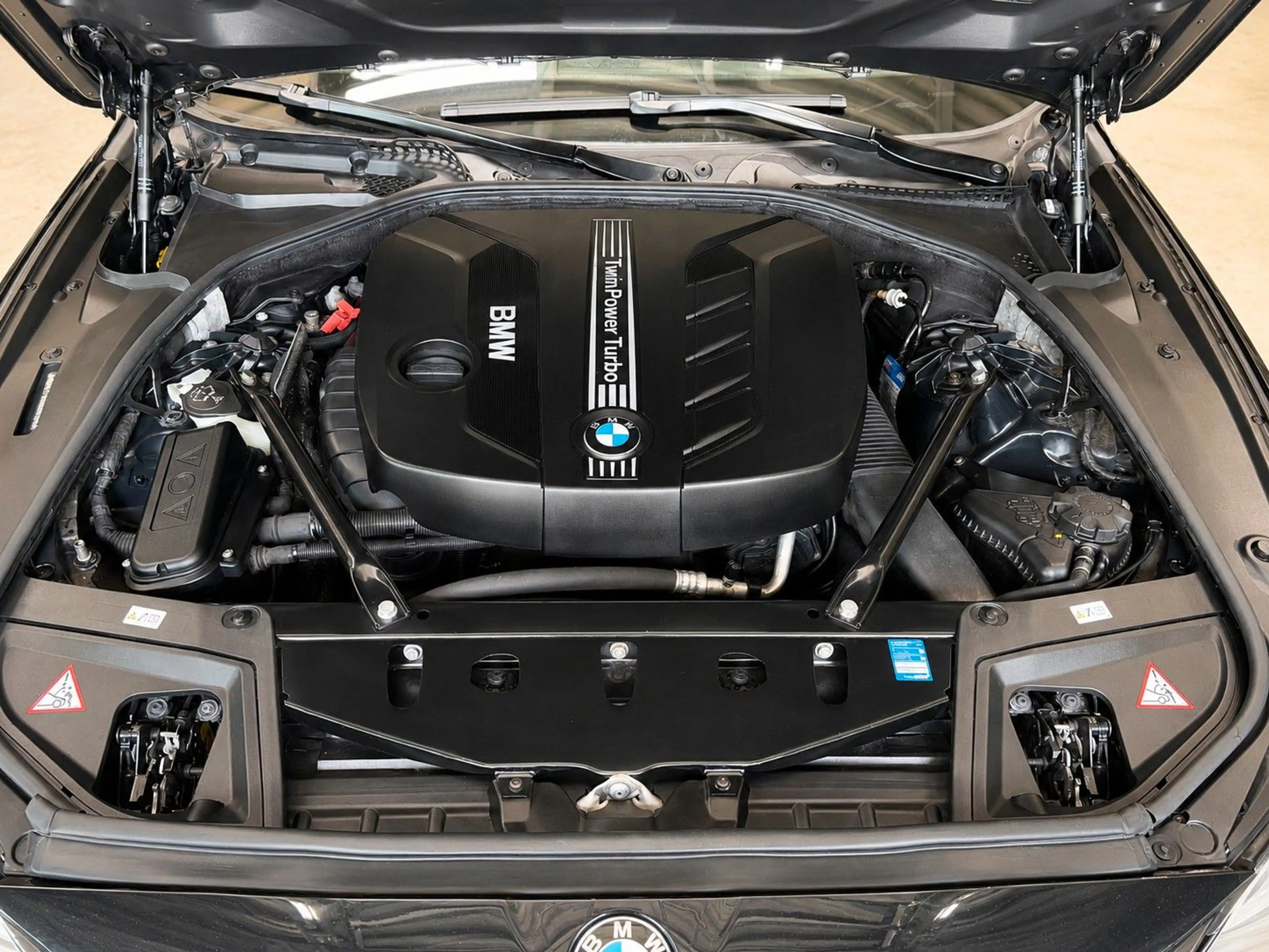 BMW 525 d Touring PANO/NAVI PROF./SPORTSITZE/SHZ/ — photo 5