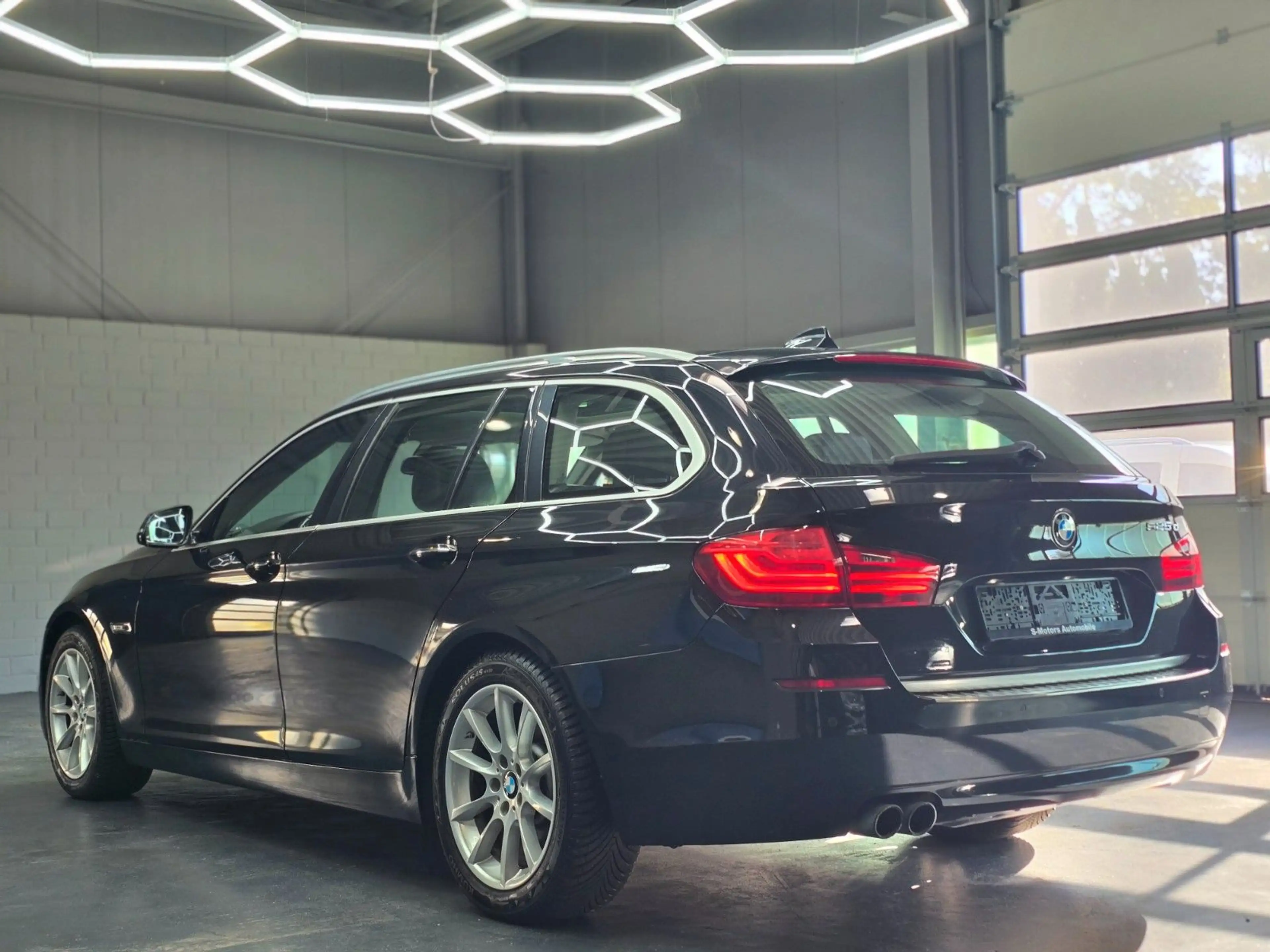 BMW 525 d Touring PANO/NAVI PROF./SPORTSITZE/SHZ/ — photo 7