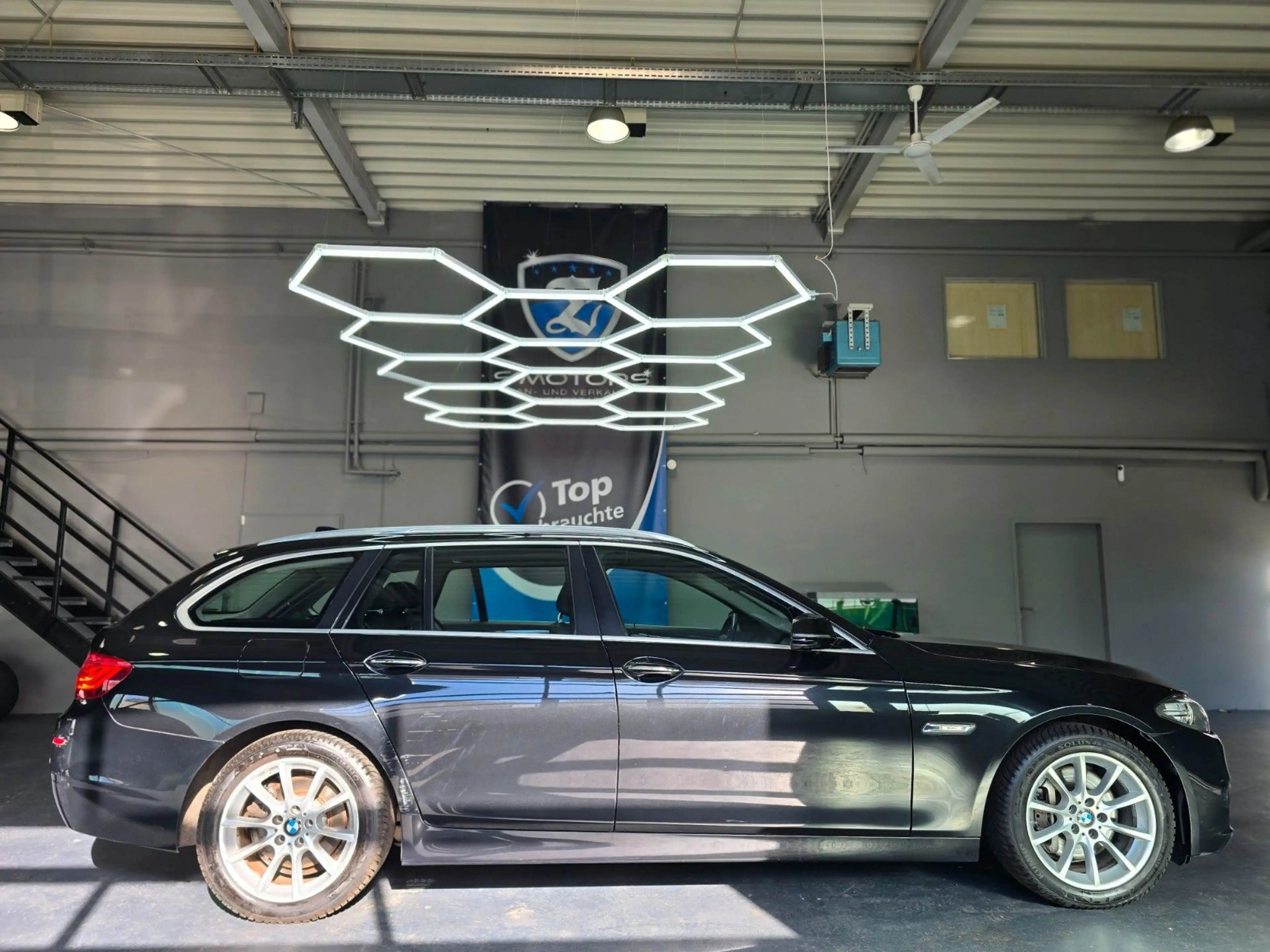 BMW 525 d Touring PANO/NAVI PROF./SPORTSITZE/SHZ/ — photo 12