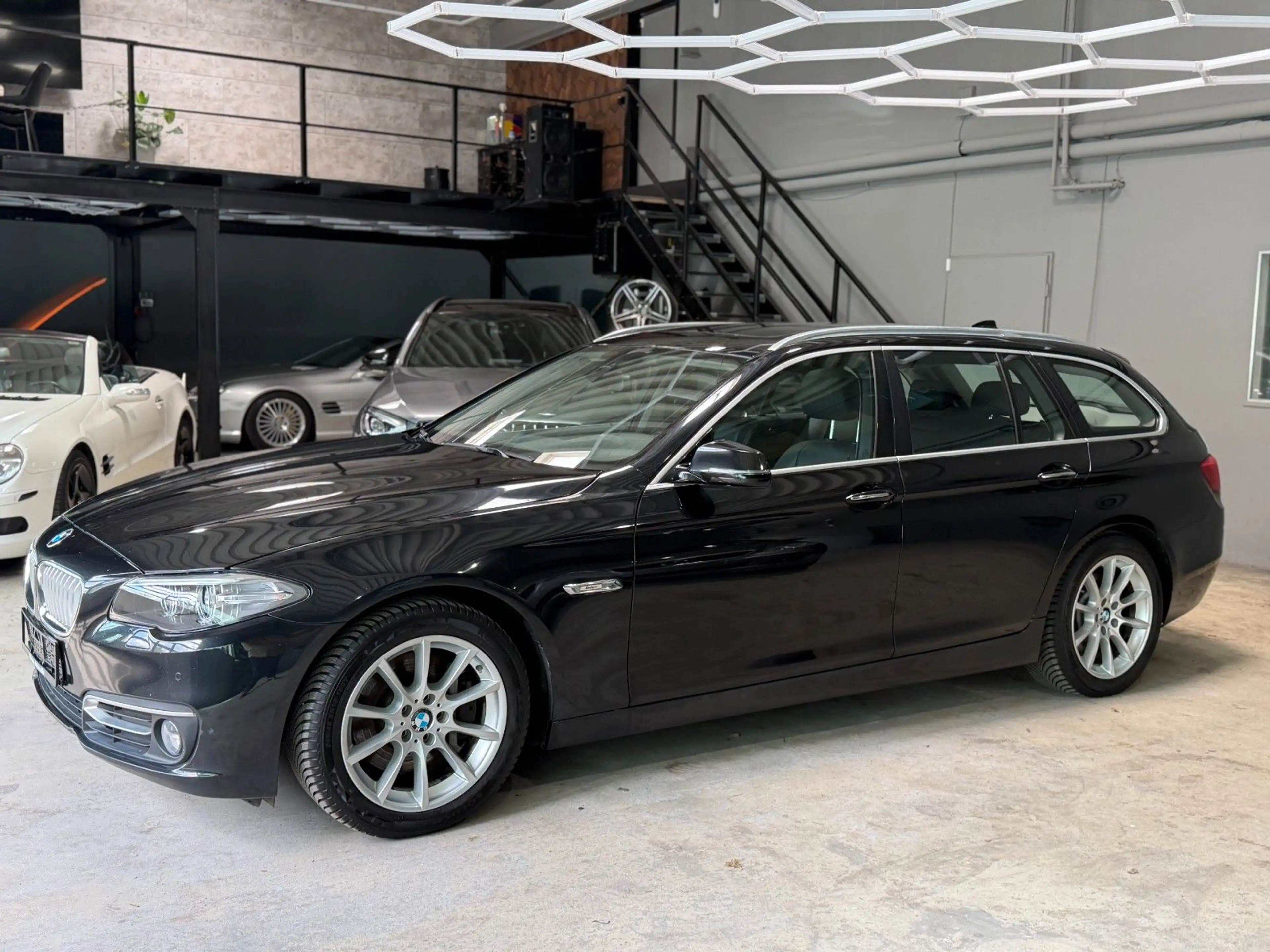BMW 525 d Touring PANO/NAVI PROF./SPORTSITZE/SHZ/ — photo 3