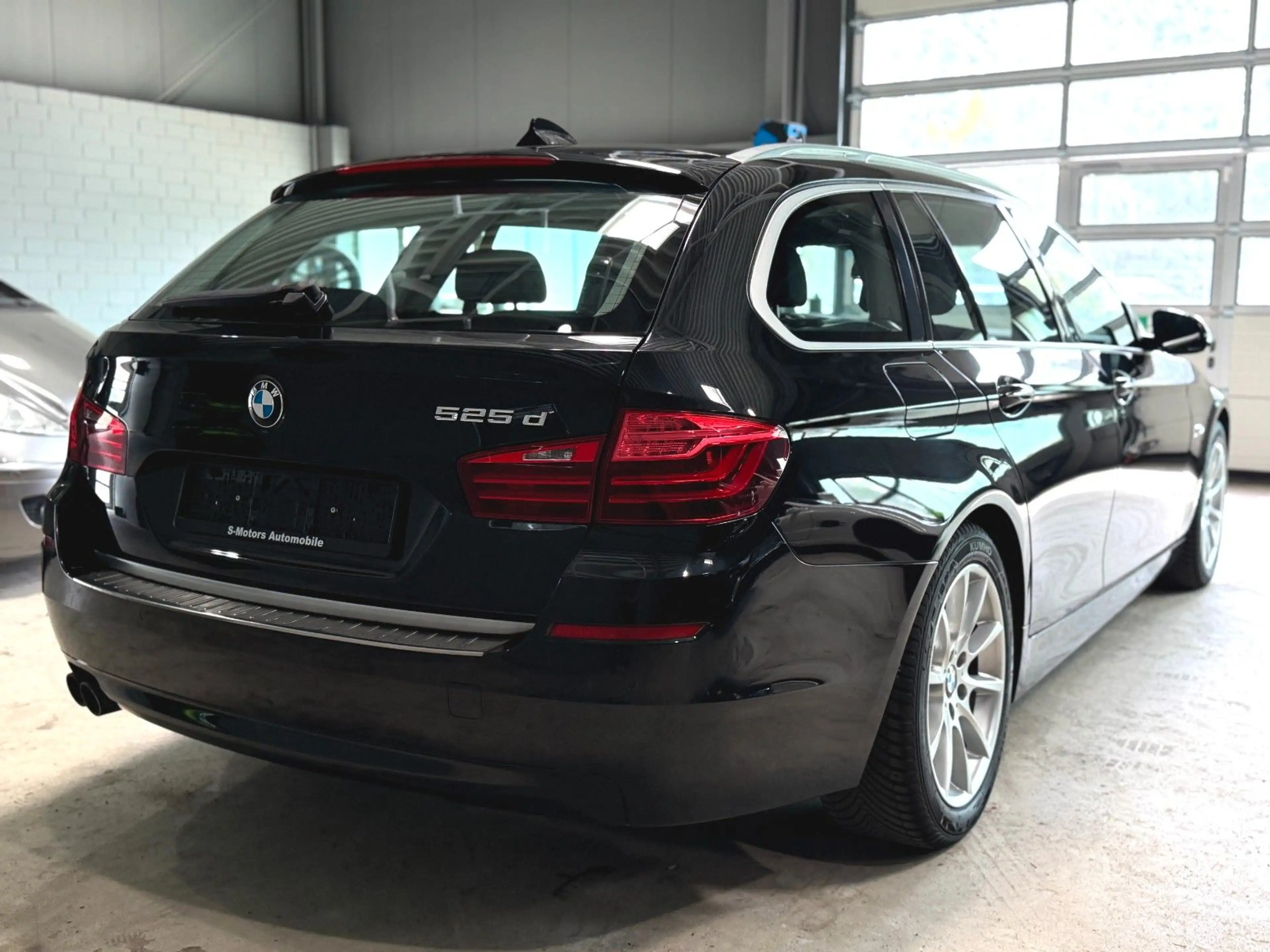 BMW 525 d Touring PANO/NAVI PROF./SPORTSITZE/SHZ/ — photo 9