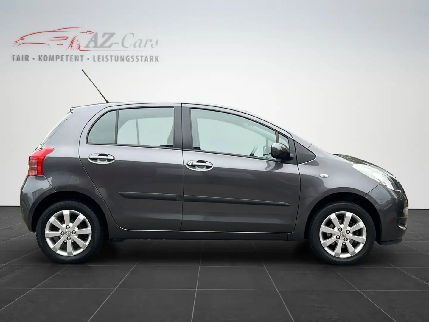 Toyota Yaris 1,0-l-VVT-i Cool **ORIG.29TKM**GARANTIE** Grau - 1