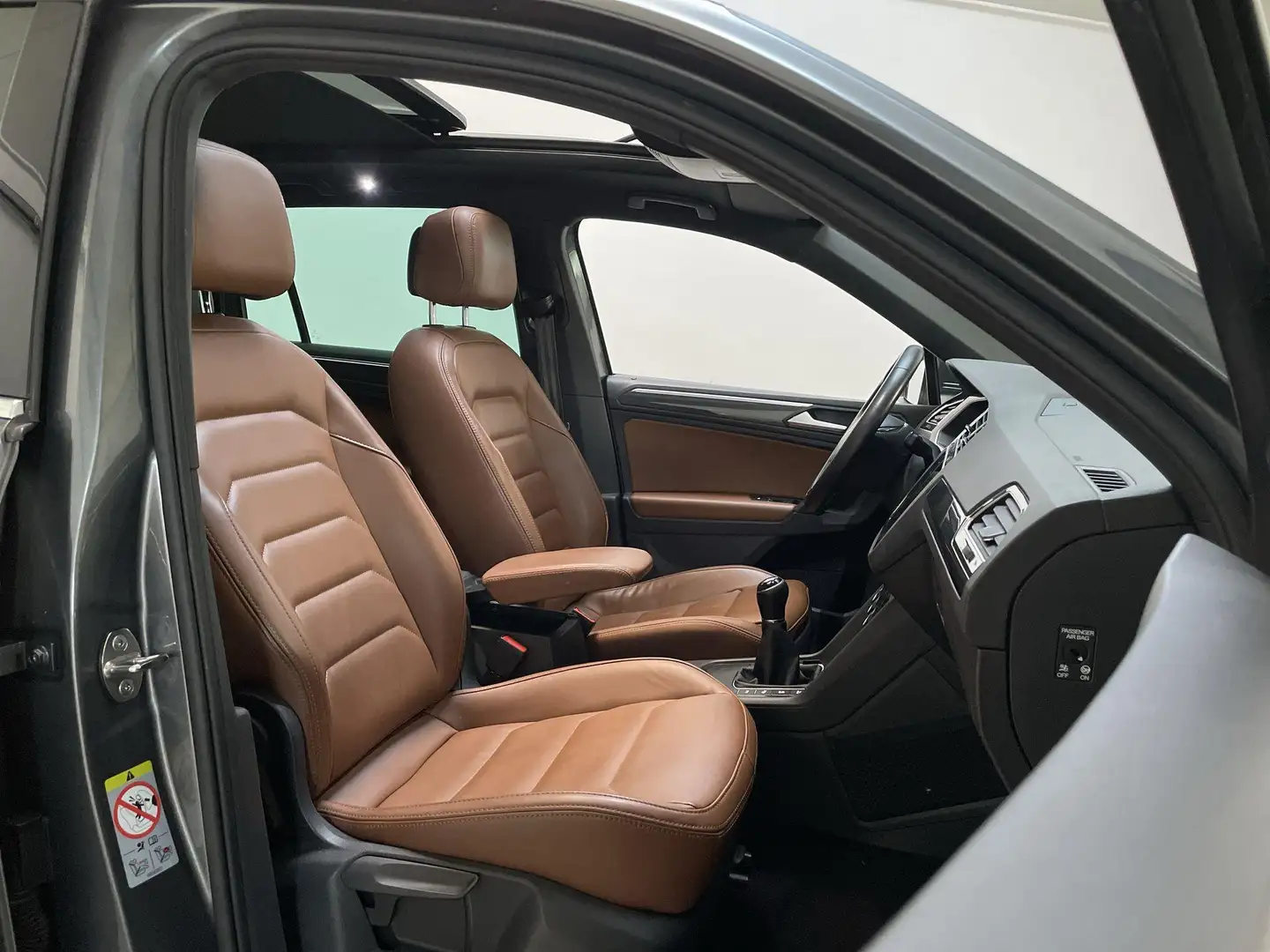 Volkswagen Tiguan 1.5 TSI Comfortline Business R-Line Leder Panorama Gris - 2