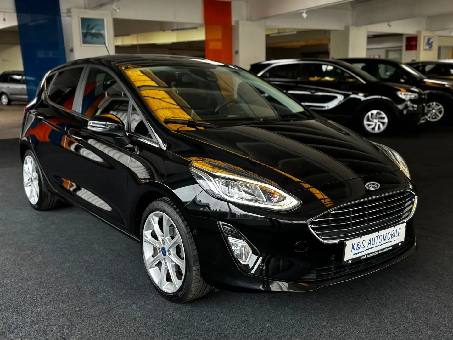 Ford Fiesta Titanium*KAMERA*LED*NAVI*PDC*SHZ* Schwarz - 1