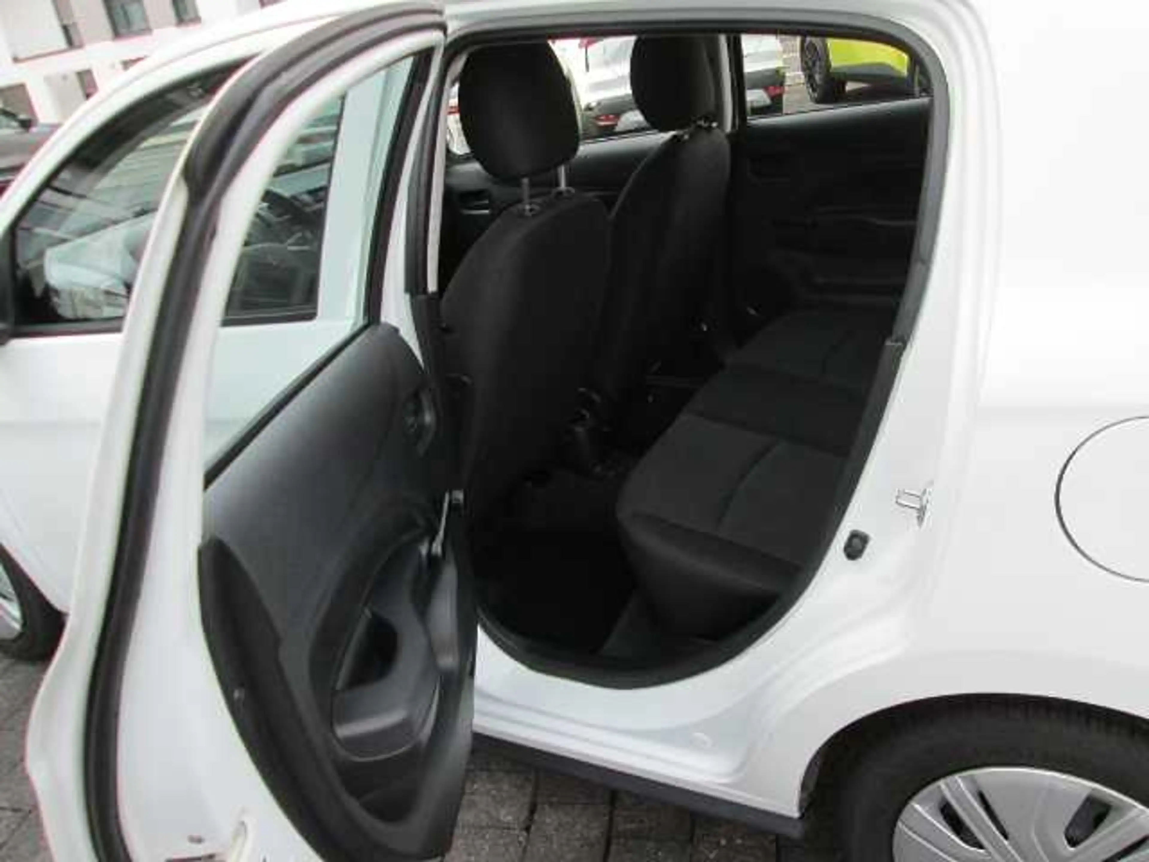 Mitsubishi Space Star Edition 1.0 MIVEC 5-Gang mit Klima — photo 12