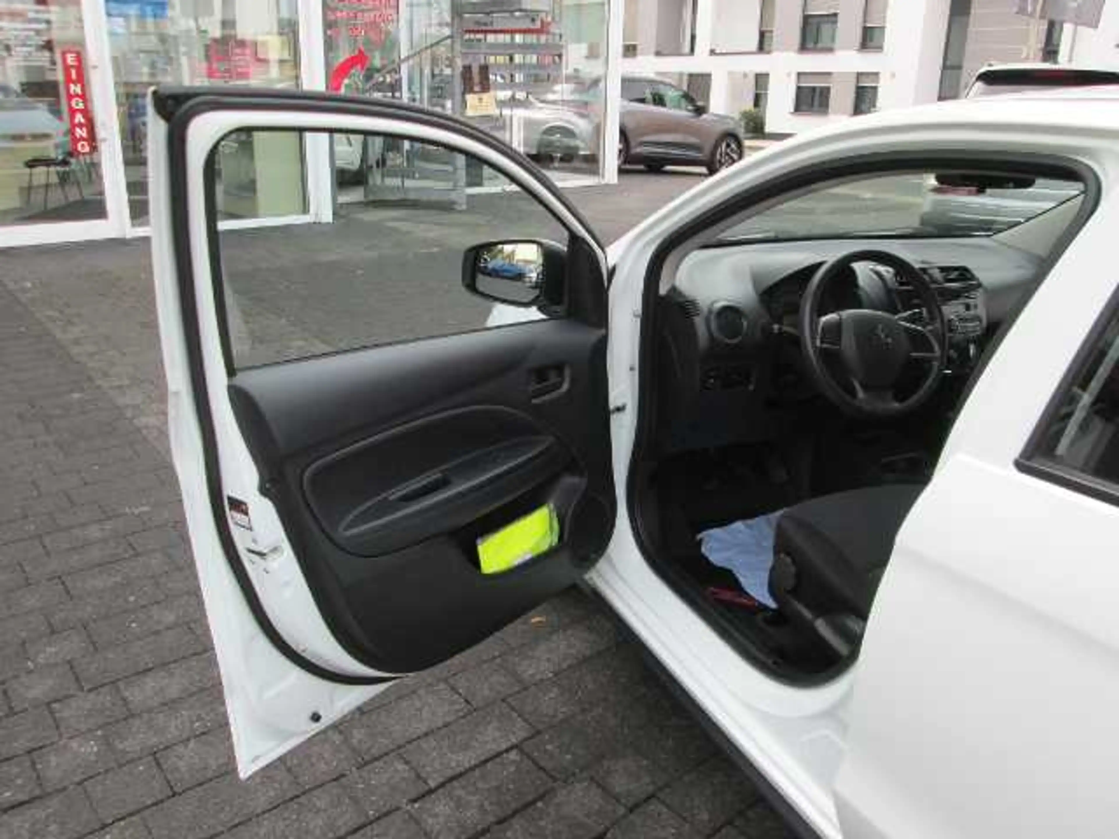 Mitsubishi Space Star Edition 1.0 MIVEC 5-Gang mit Klima — photo 9