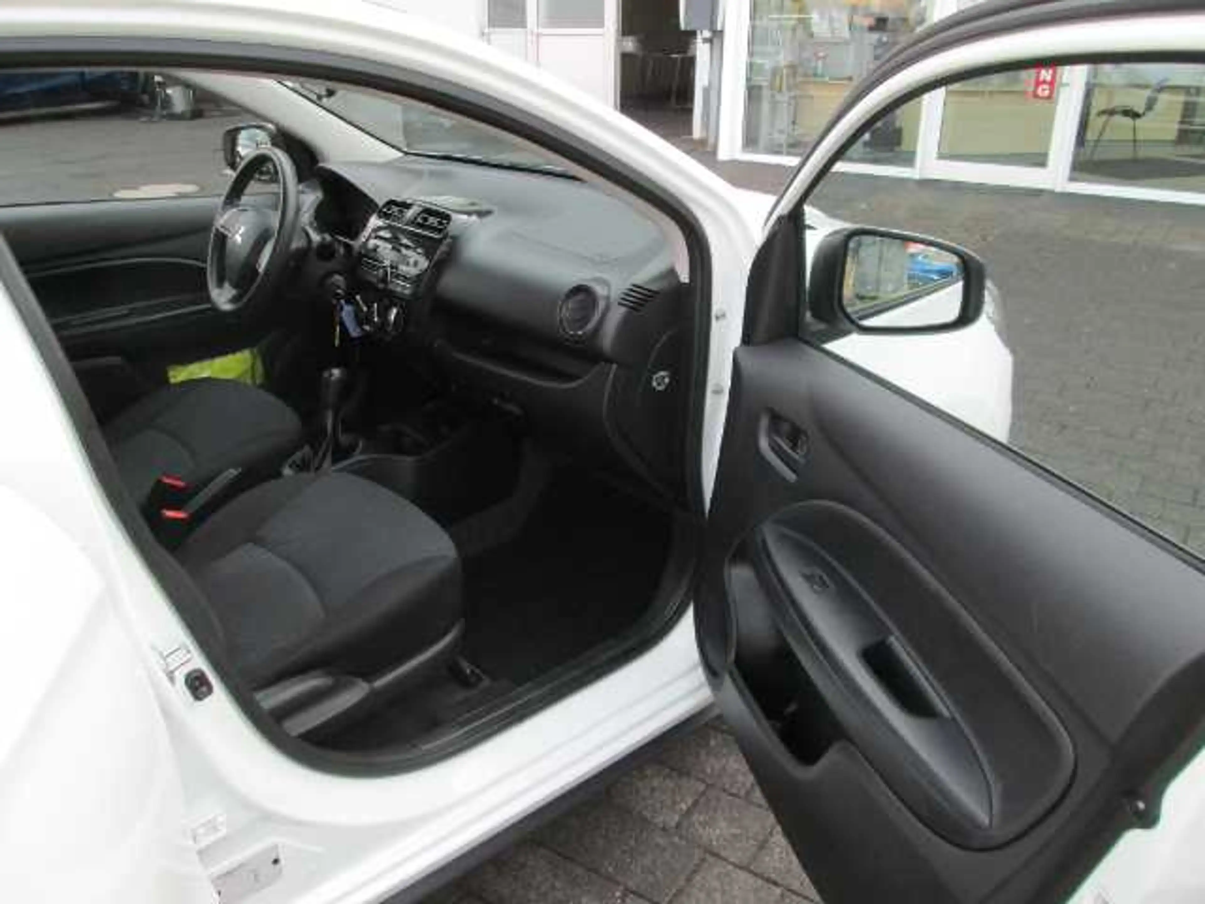 Mitsubishi Space Star Edition 1.0 MIVEC 5-Gang mit Klima — photo 15