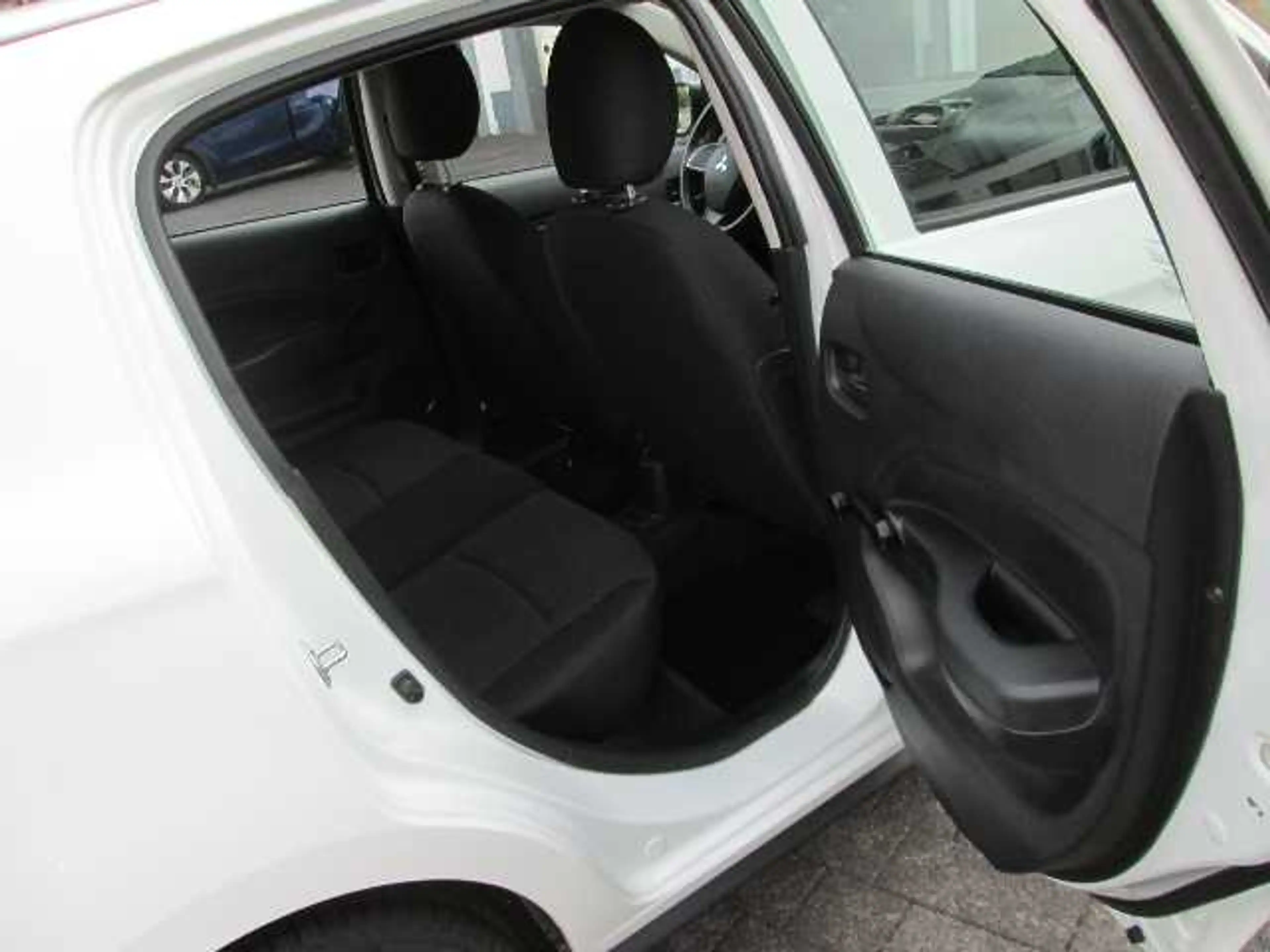 Mitsubishi Space Star Edition 1.0 MIVEC 5-Gang mit Klima — photo 14