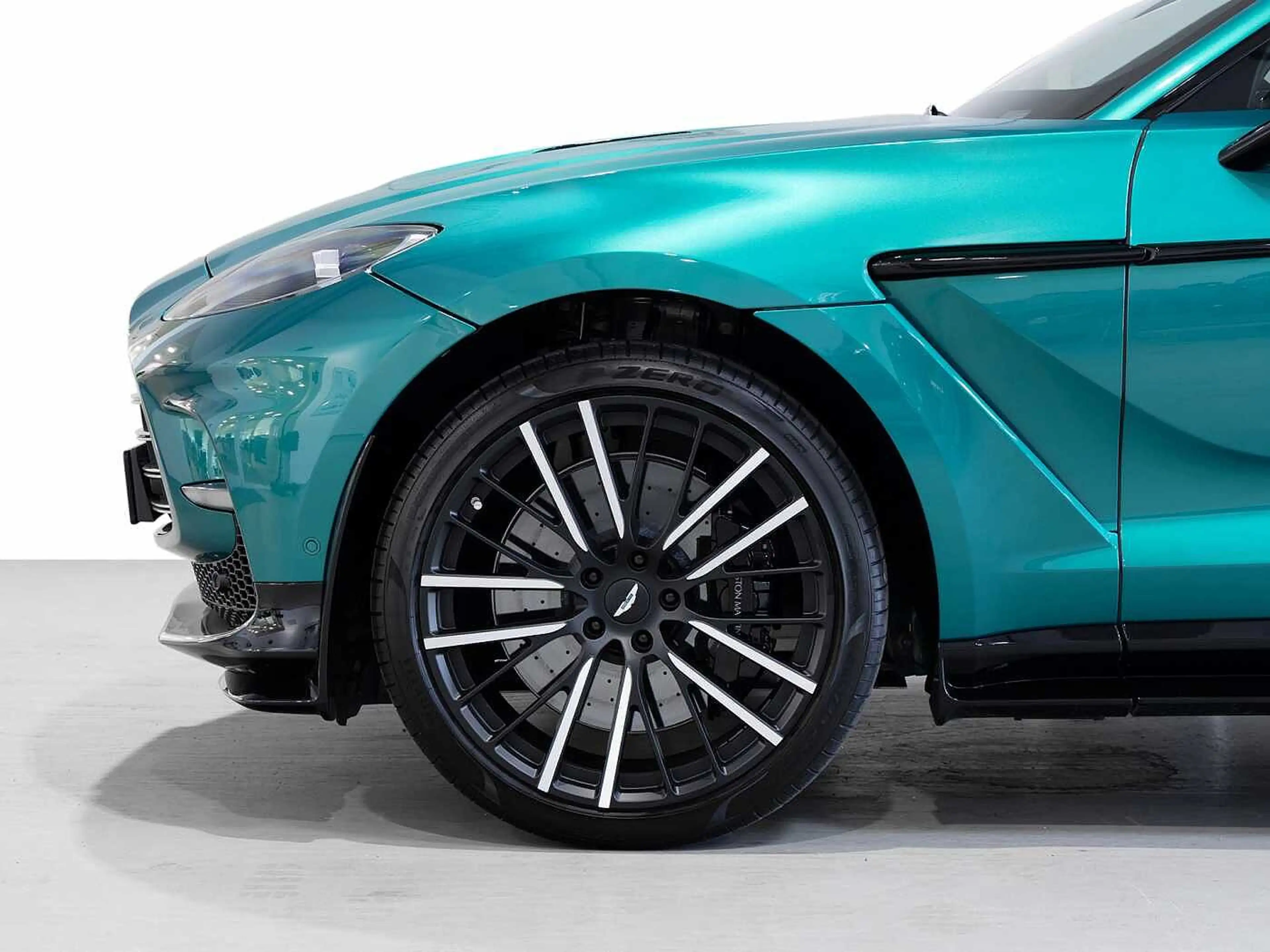 Aston Martin DBX 707 -Podium Green- — photo 12
