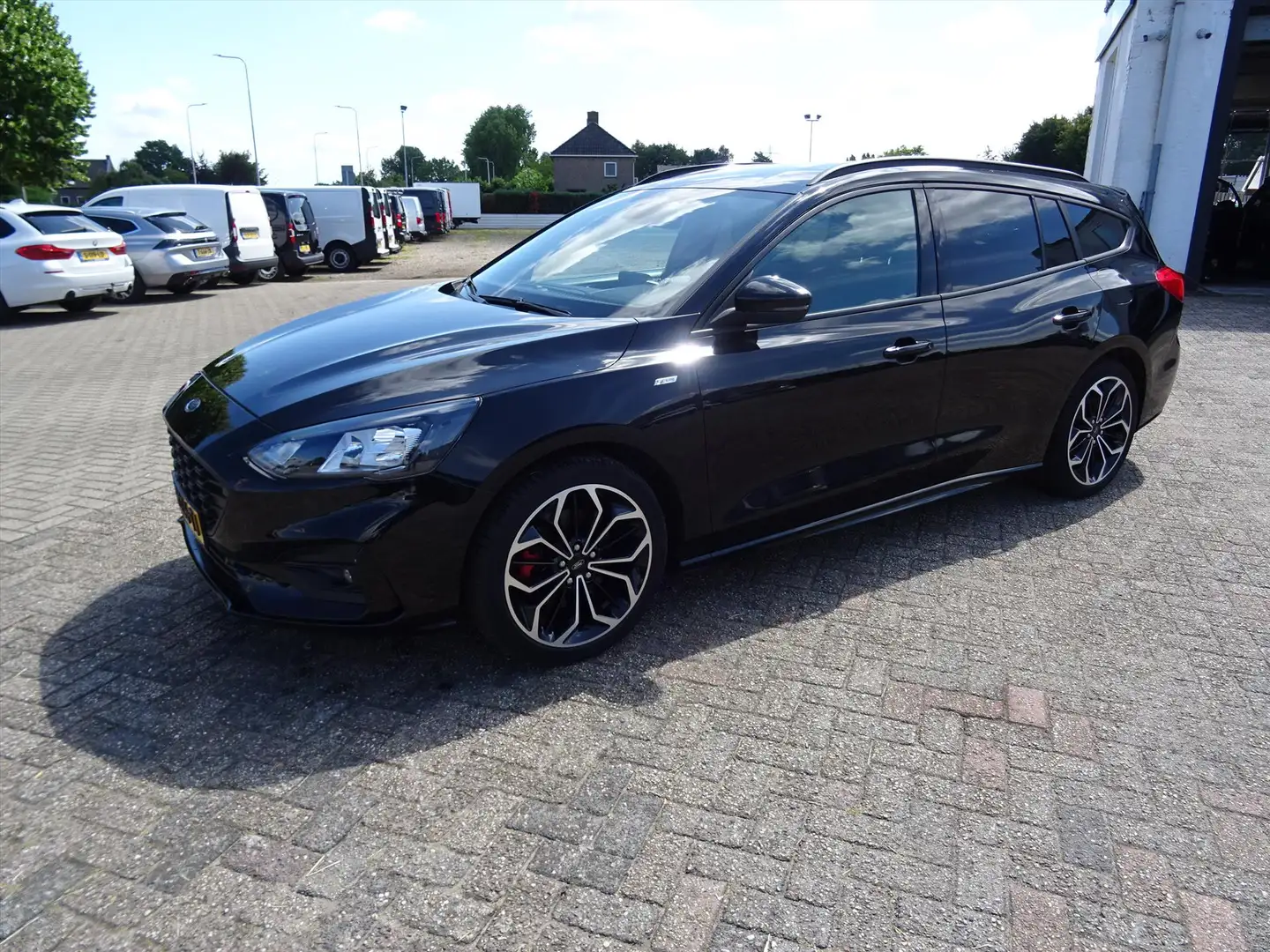Ford Focus Wagon 1.0 EcoBoost Hybrid 155pk Active X Business Zwart - 1