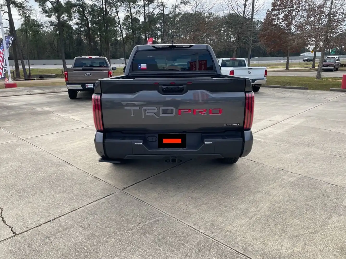 Toyota Tundra TRD Pro i-Force Max CrewMax 5´5 Bed 3.5L Grau - 2