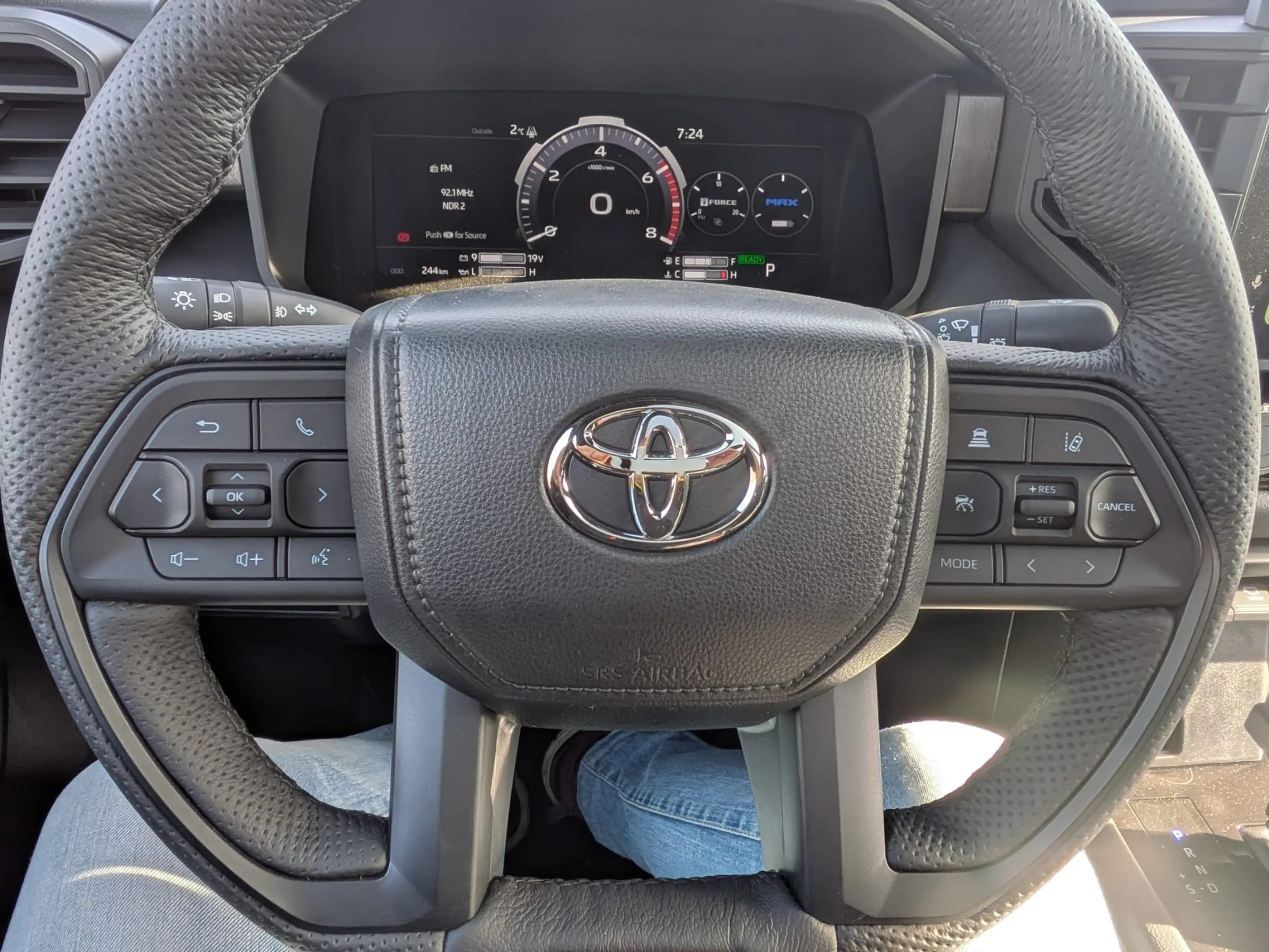 Toyota Tundra TRD Pro i-Force Max CrewMax 5´5 Bed 3.5L — photo 7