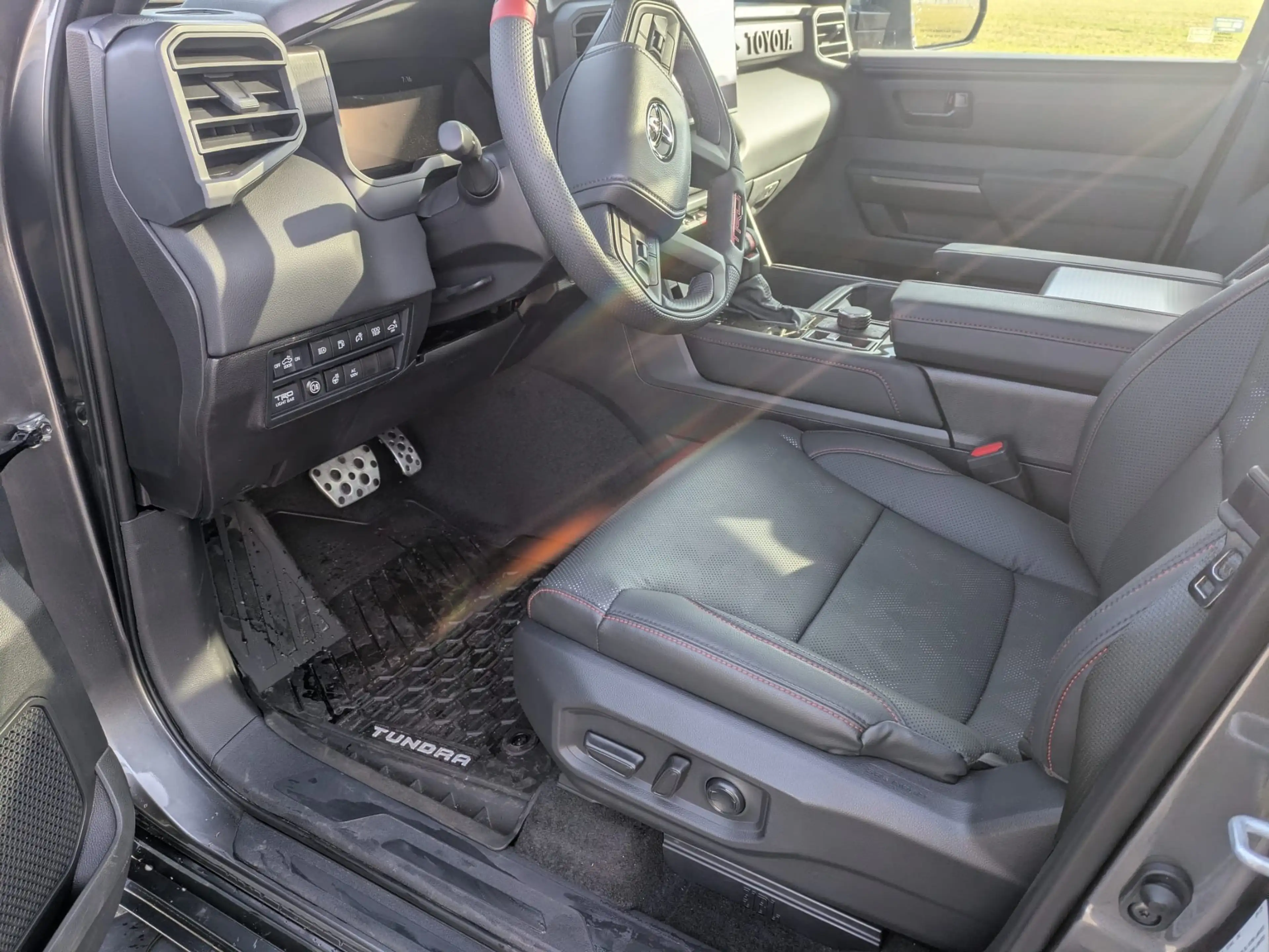 Toyota Tundra TRD Pro i-Force Max CrewMax 5´5 Bed 3.5L — photo 8
