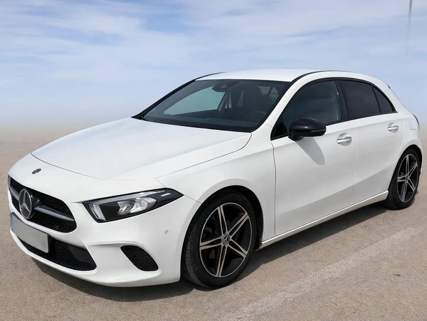 Mercedes-Benz 180 Plateado - 1