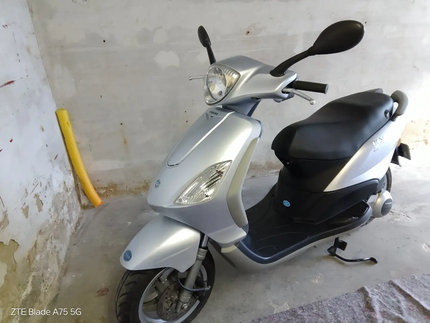 Vespa 125 Flyer 125 4T Plateado - 2