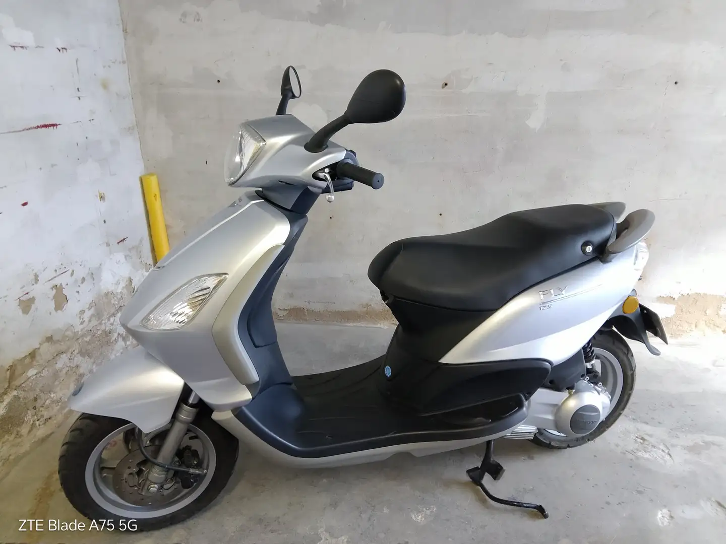 Vespa 125 Flyer 125 4T Plateado - 1