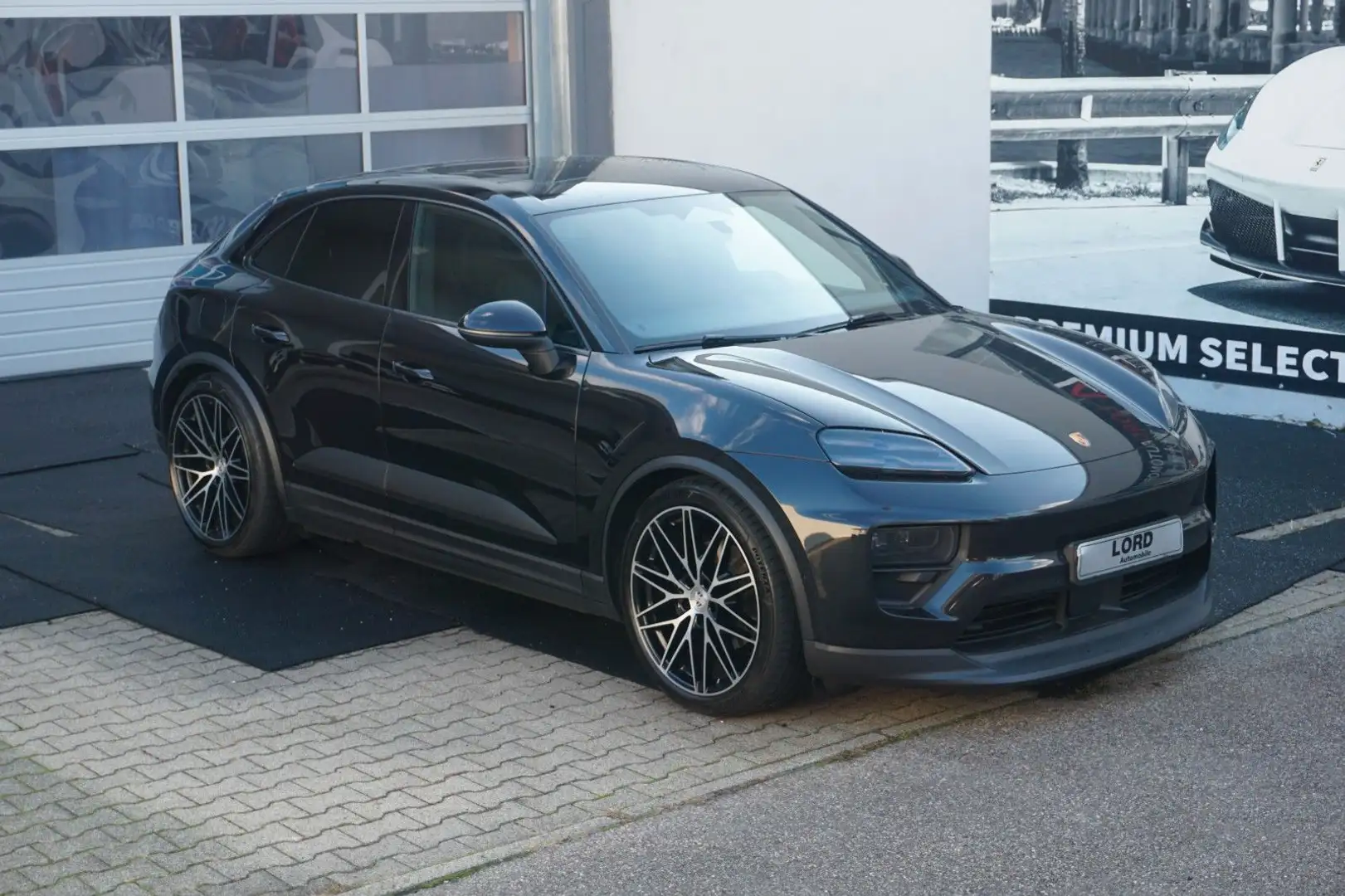 Porsche Macan Electric 4* 22"RS*Luft*Beifahrer Display Schwarz - 1