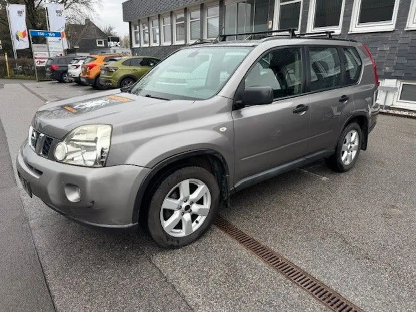 Nissan X-Trail SE 4X4 AUTOMATIK Grau - 1
