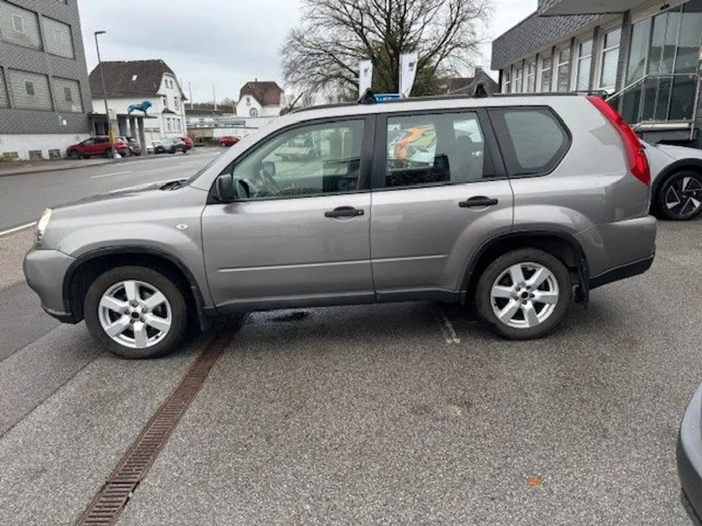 Nissan X-Trail SE 4X4 AUTOMATIK Grau - 2