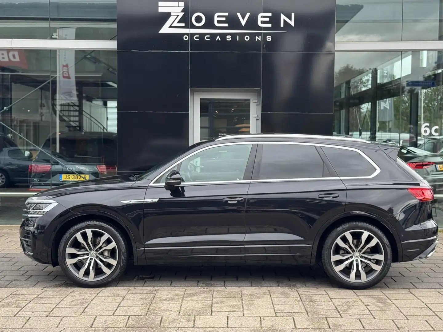 Volkswagen Touareg 3.0 TDI R-Line Zwart - 2