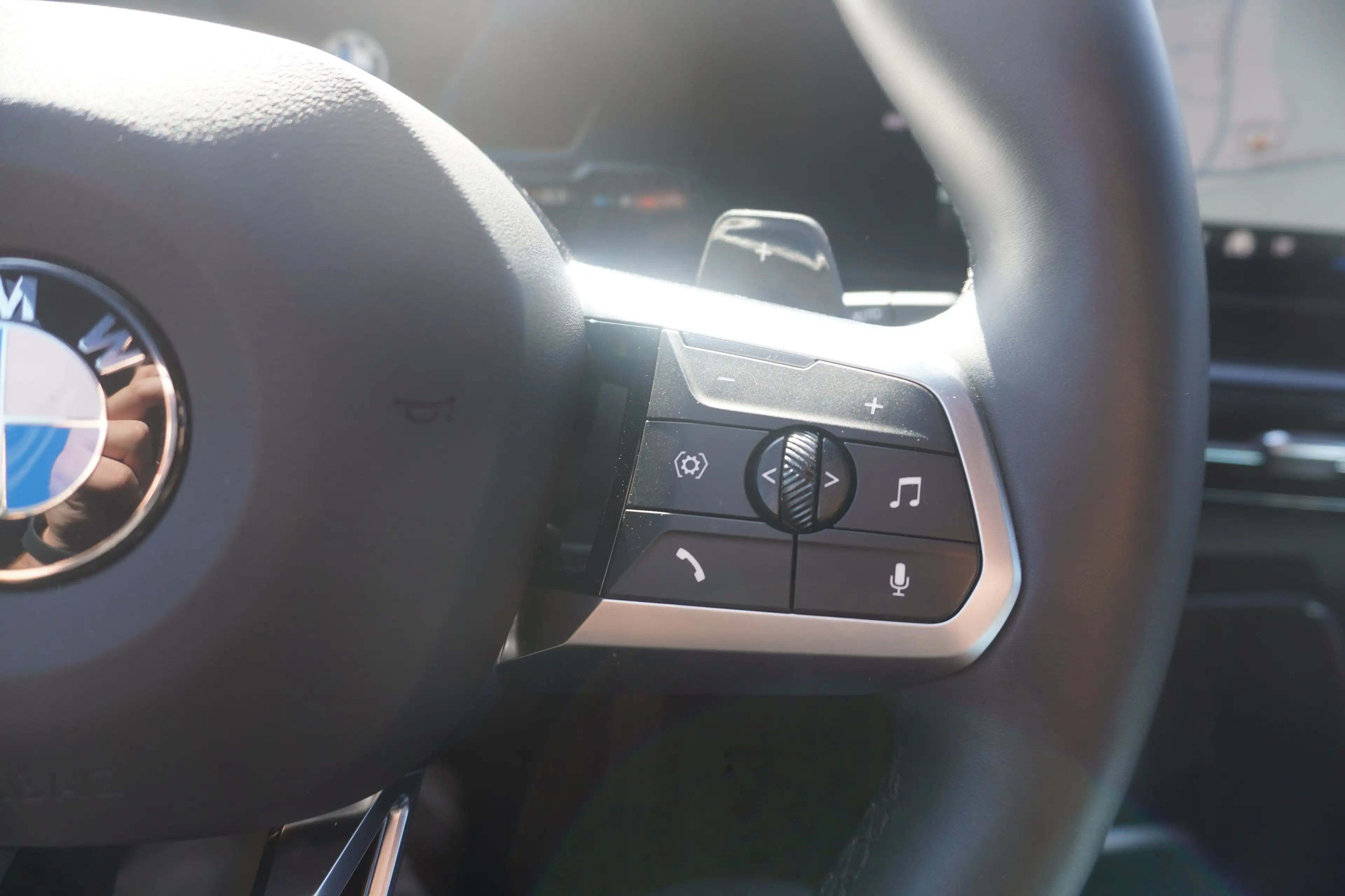 BMW iX1 xDrive30 M Sport AHK Kamera 20" Teilleder Keyless — photo 12