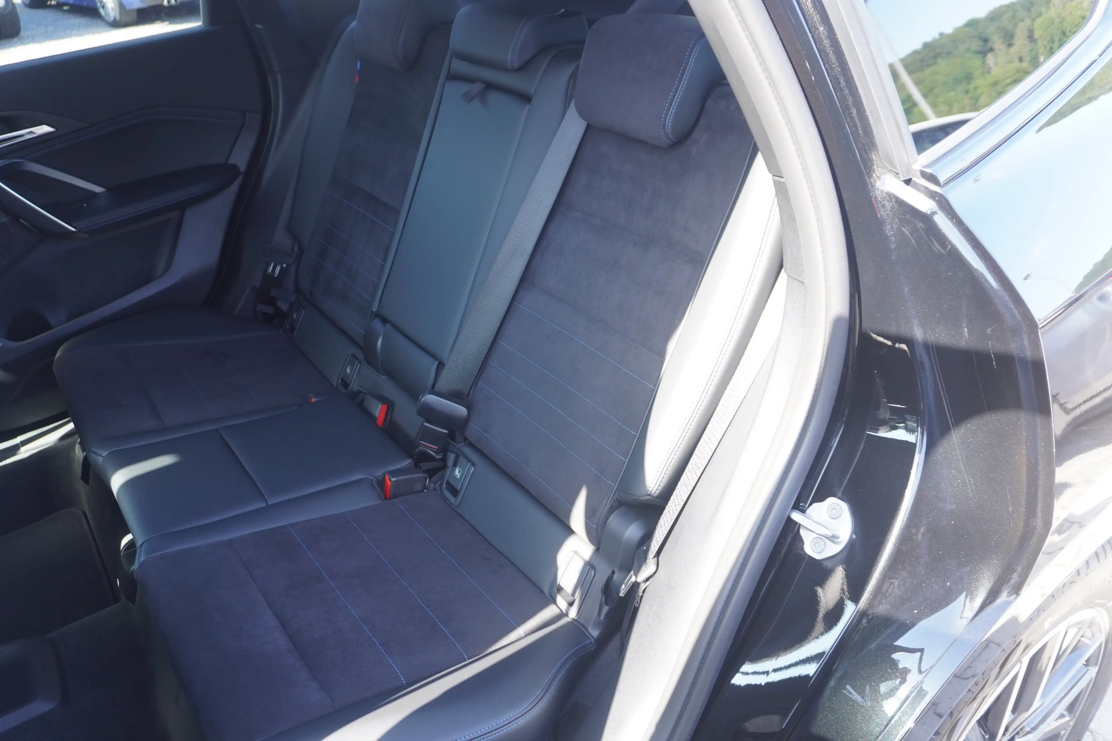 BMW iX1 xDrive30 M Sport AHK Kamera 20" Teilleder Keyless — photo 13