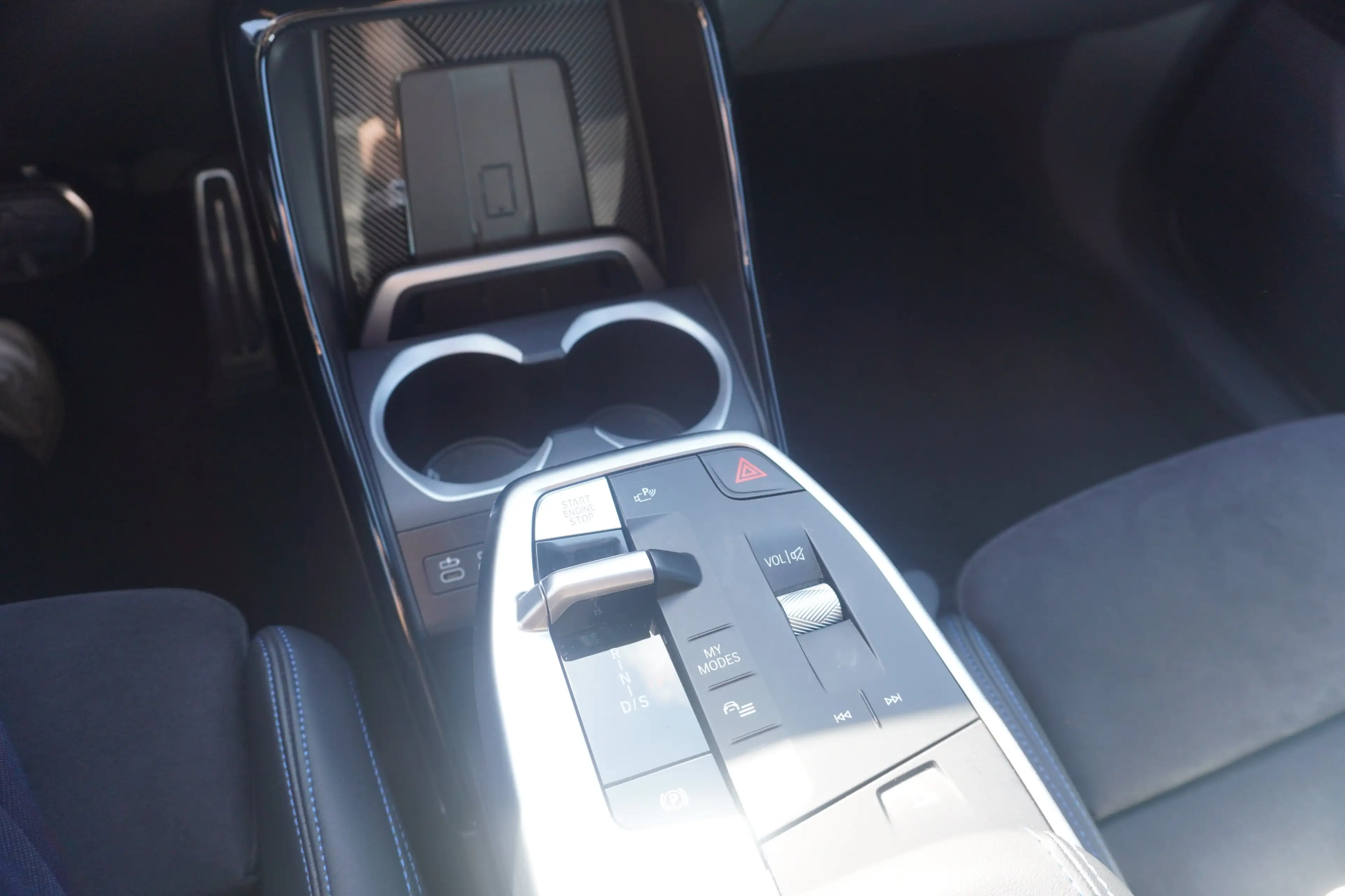 BMW iX1 xDrive30 M Sport AHK Kamera 20" Teilleder Keyless — photo 10