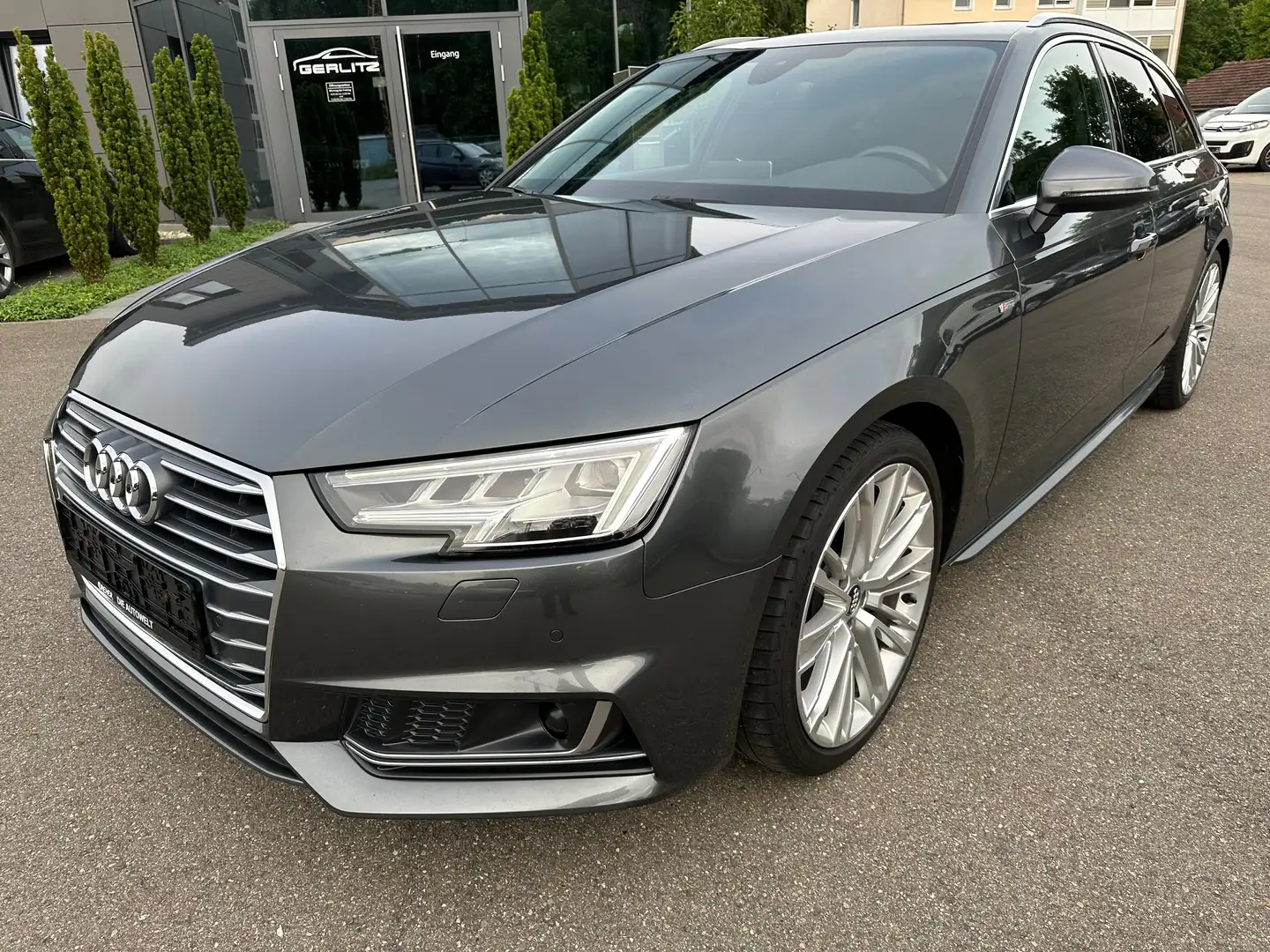 Audi A4 Sport / S-Line Sportpaket Plus/ Matrix-LED/ACC Grijs - 1