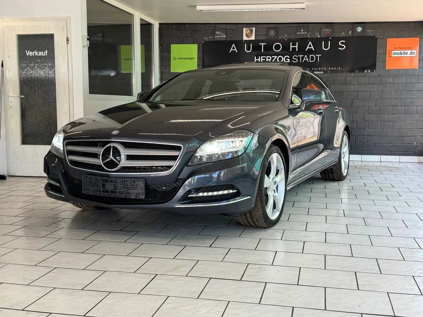 Mercedes-Benz CLS 350 CLS 350 BE (218.359) Šedá - 2