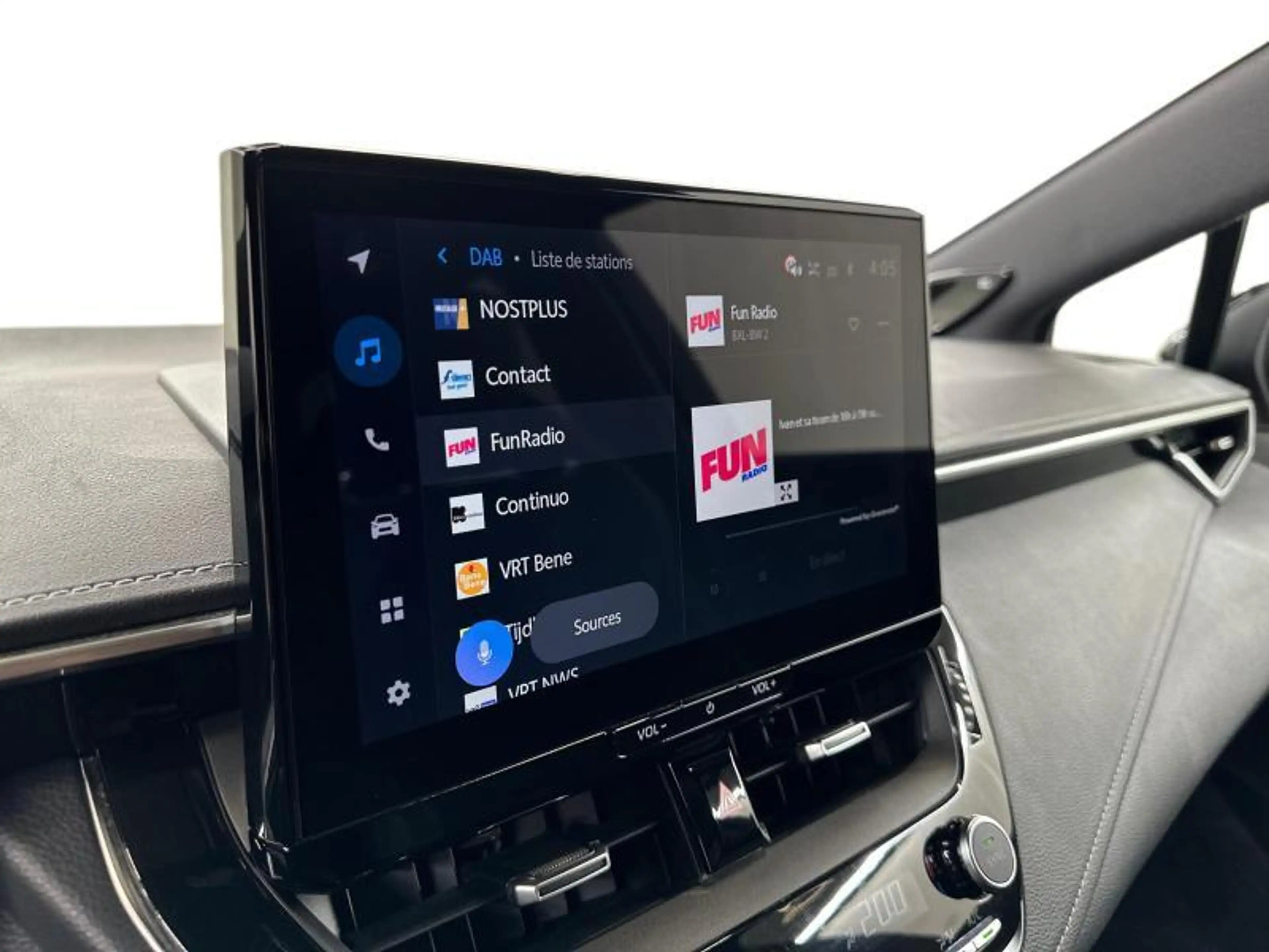 Toyota Corolla TS 140hp HEV Premium | JBL | head up — photo 13