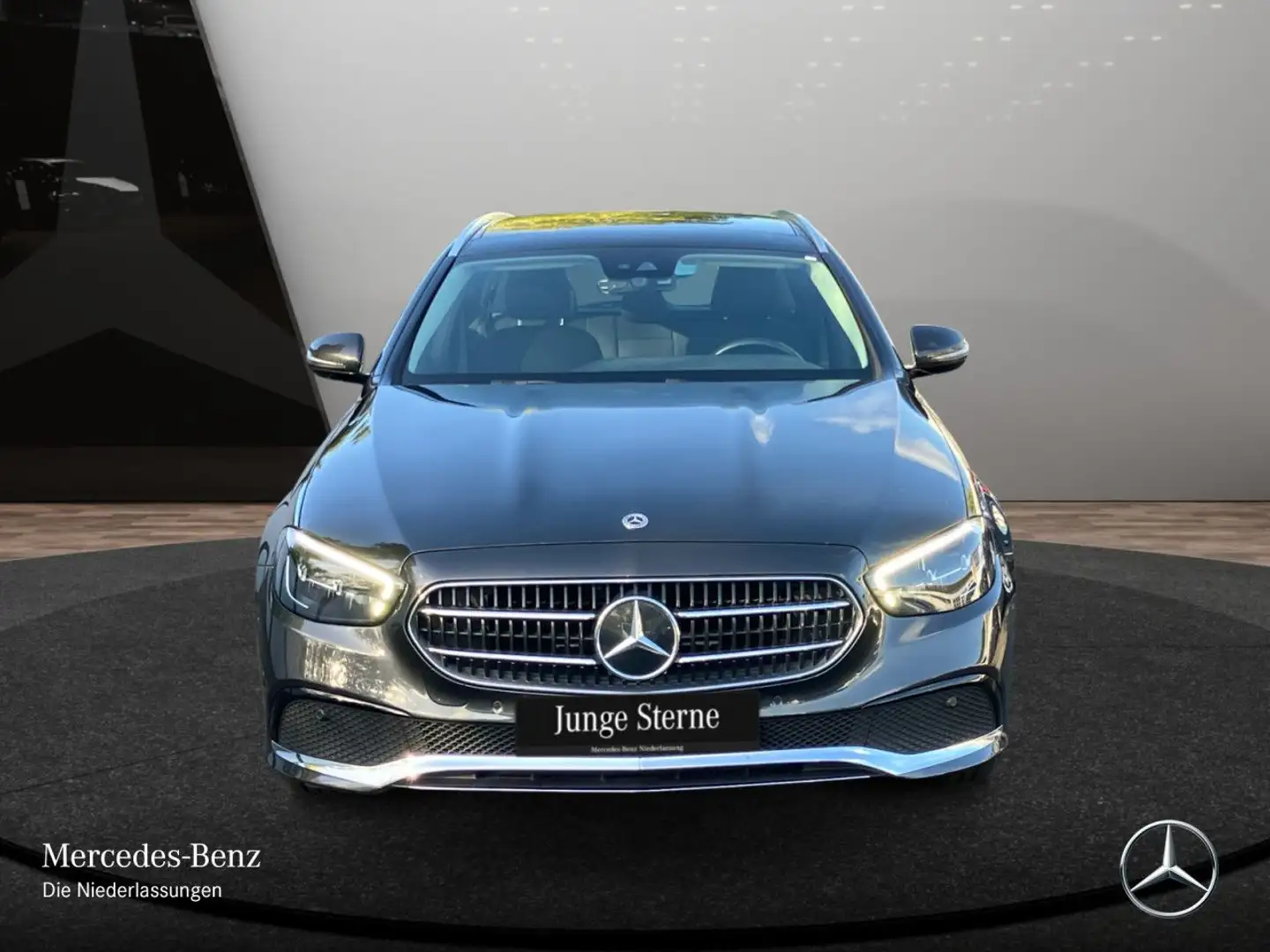 Mercedes-Benz E 220 d T AVANTG+PANO+AHK+LED+KAMERA+SPUR+TOTW+9G Grau - 2