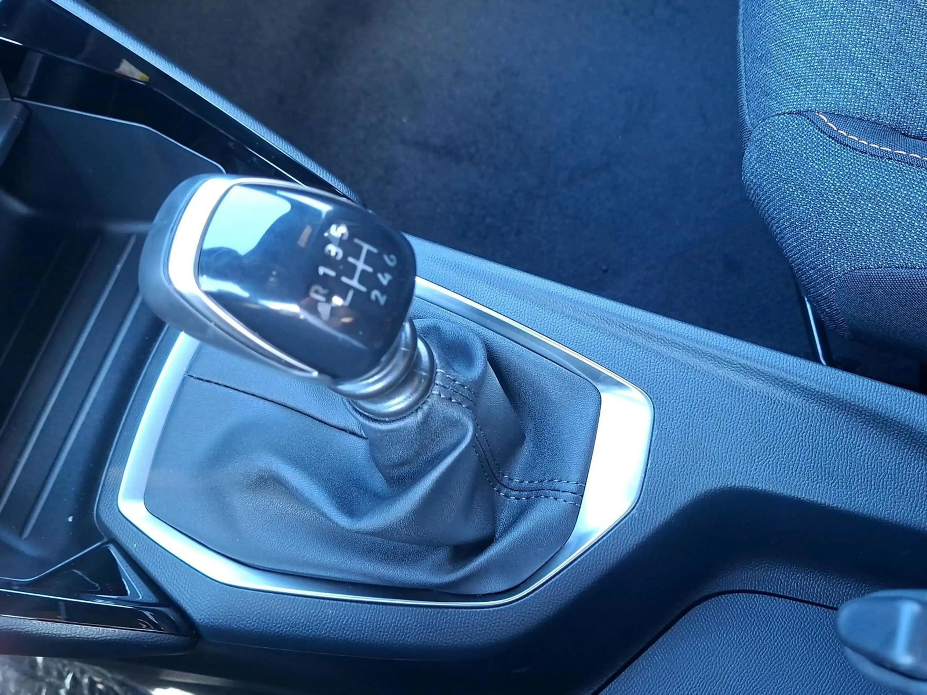 Peugeot 2008 Style Turbo 100 — photo 11