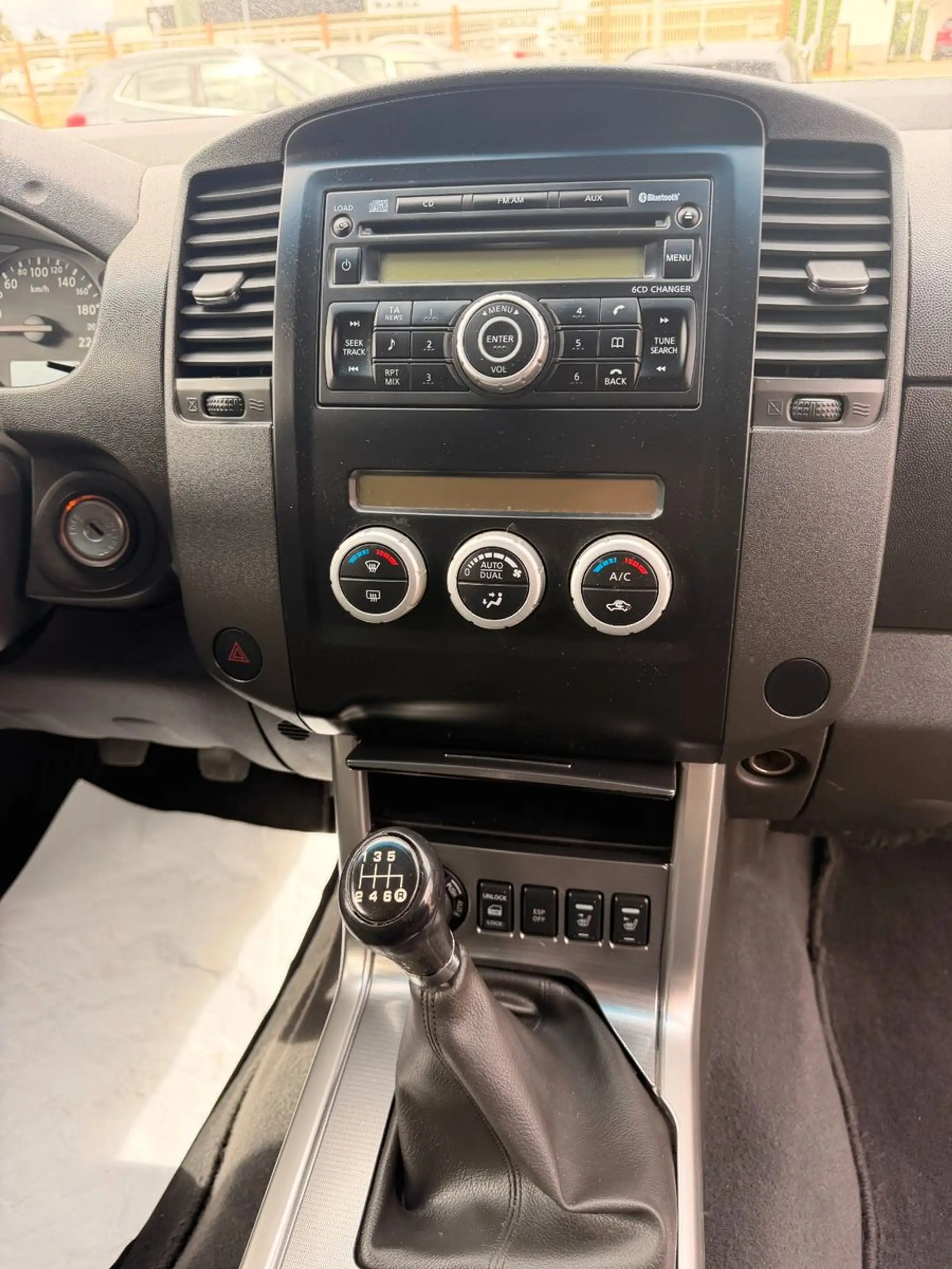 Nissan Navara Pickup King Cab SE 4X4 — photo 15