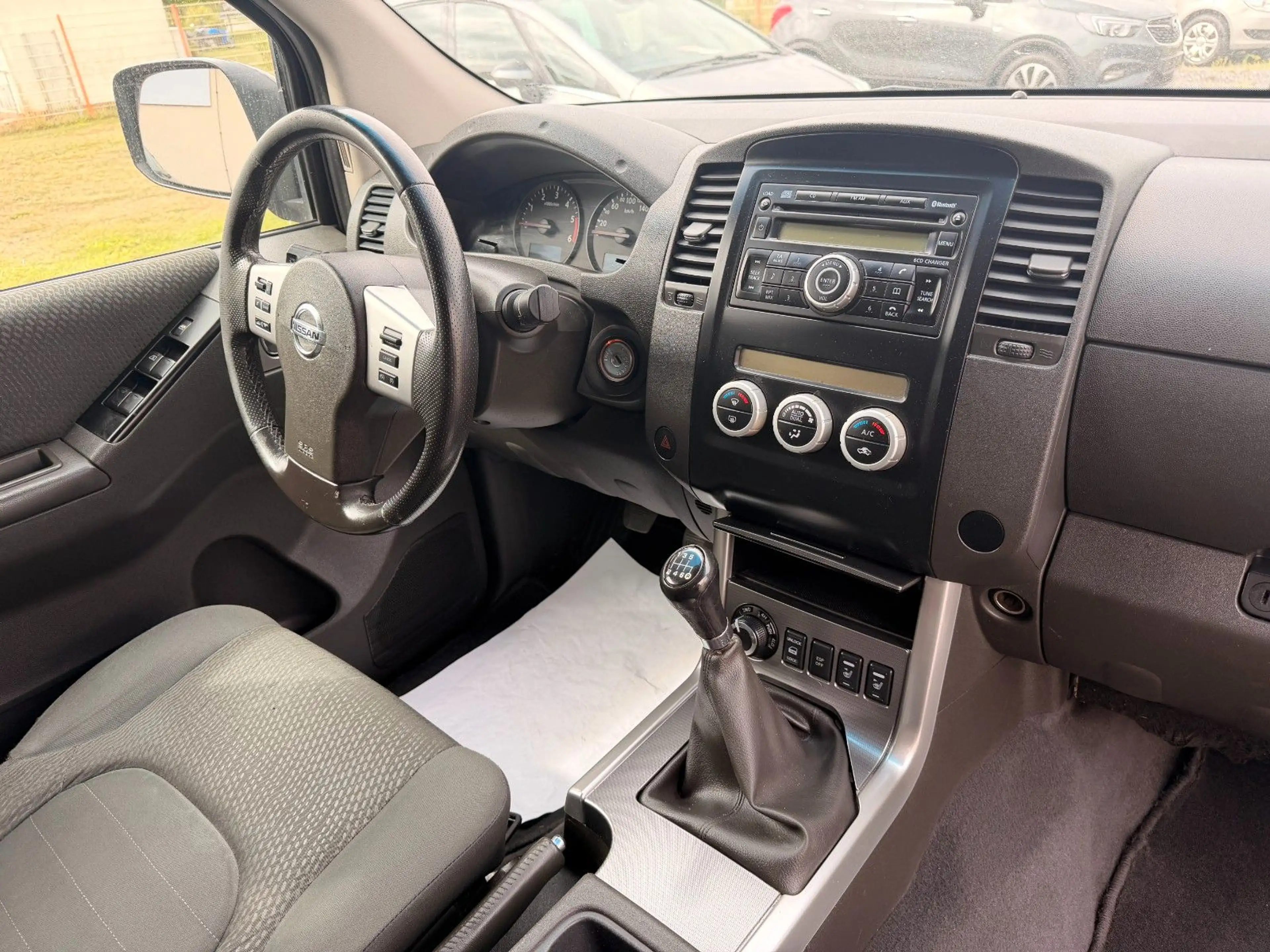 Nissan Navara Pickup King Cab SE 4X4 — photo 14