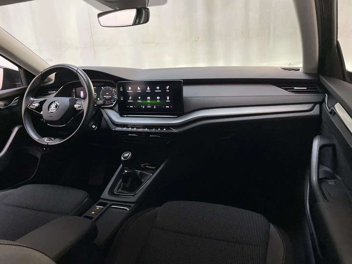 Skoda Octavia Combi 1.0 TSI Business Edition Navigatie Camera Ad Gris - 2