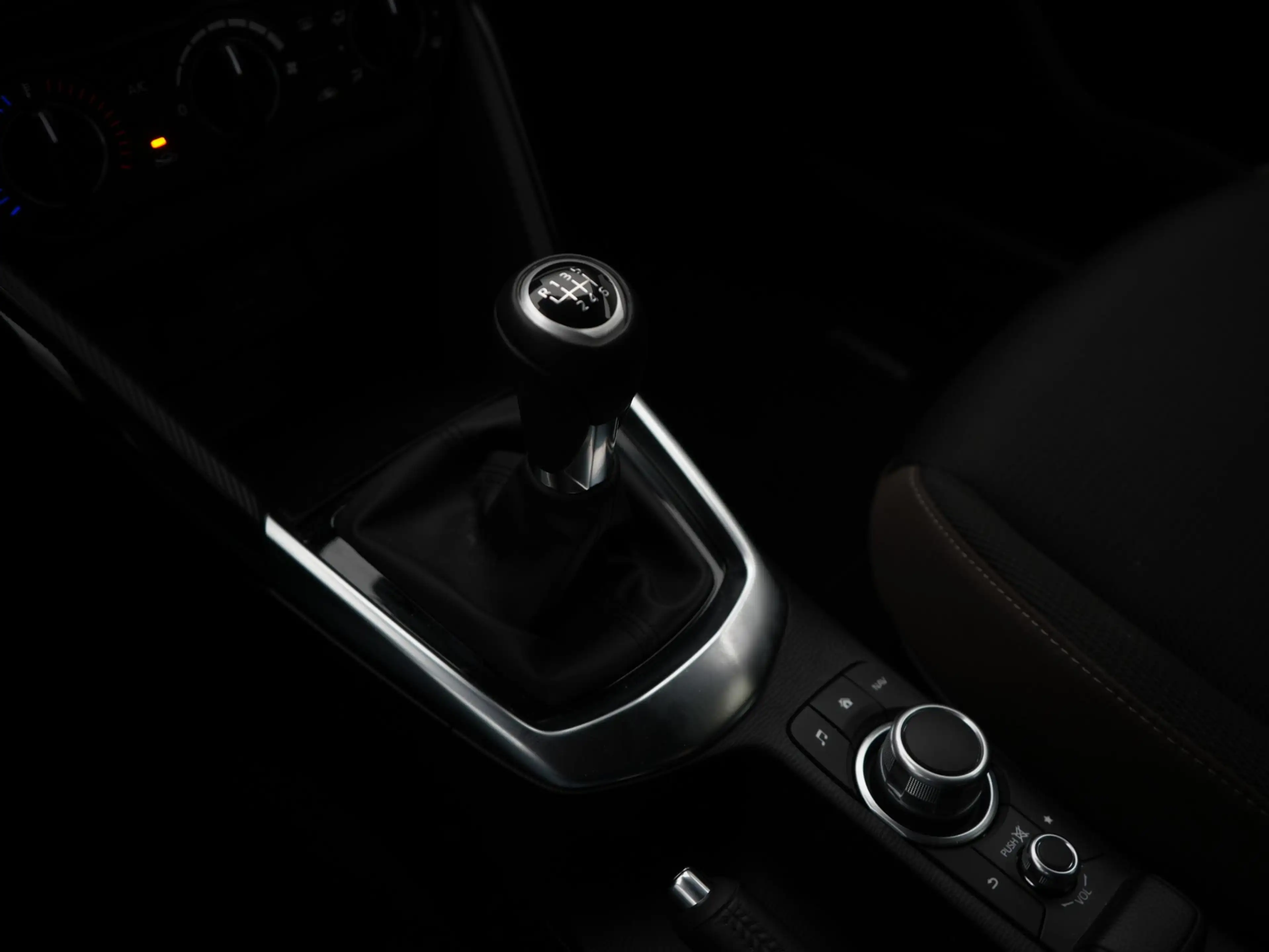 Mazda 2 1.5 Skyactiv-G Comfort met navigatie : dealer onde — photo 46