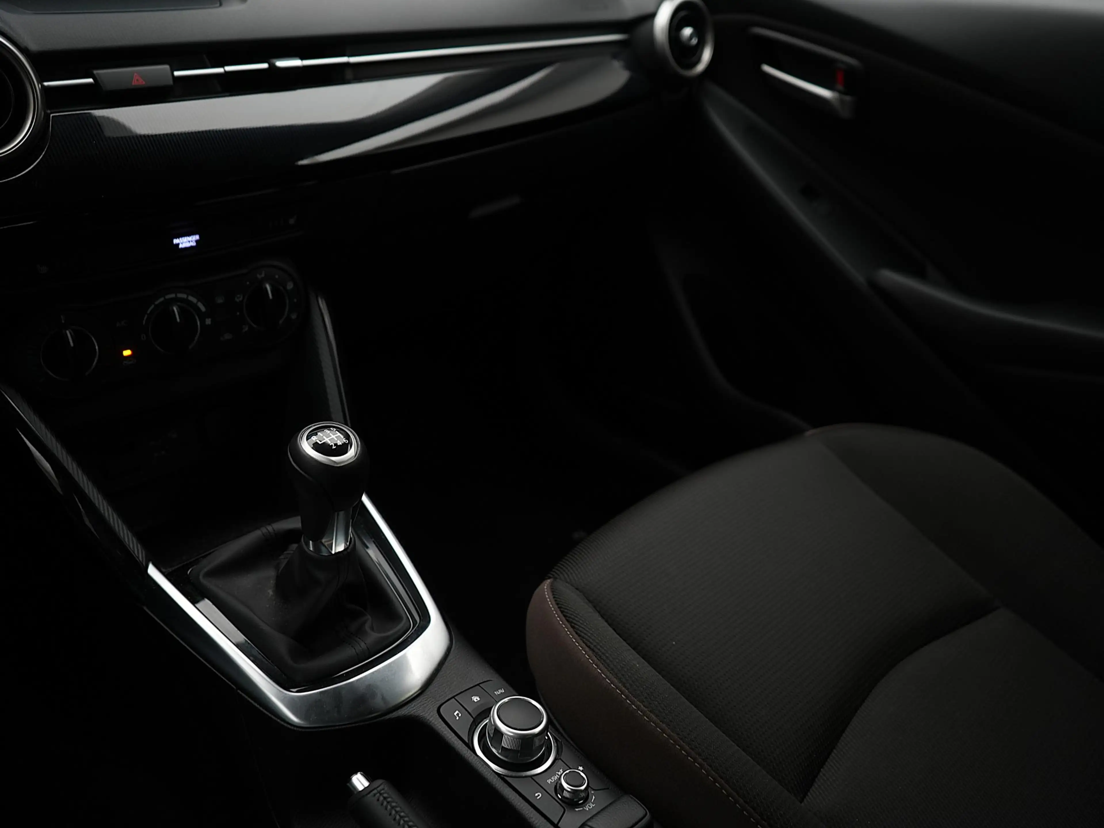 Mazda 2 1.5 Skyactiv-G Comfort met navigatie : dealer onde — photo 36