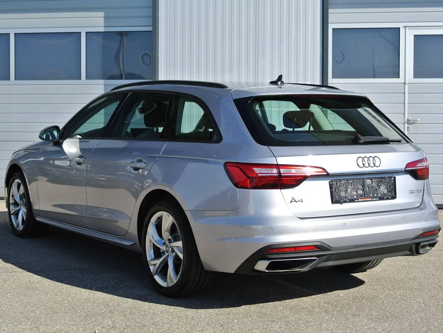 Audi A4 Avant 30 TDI S-tronic ** LED * NAVI * SHZ * Silber - 2