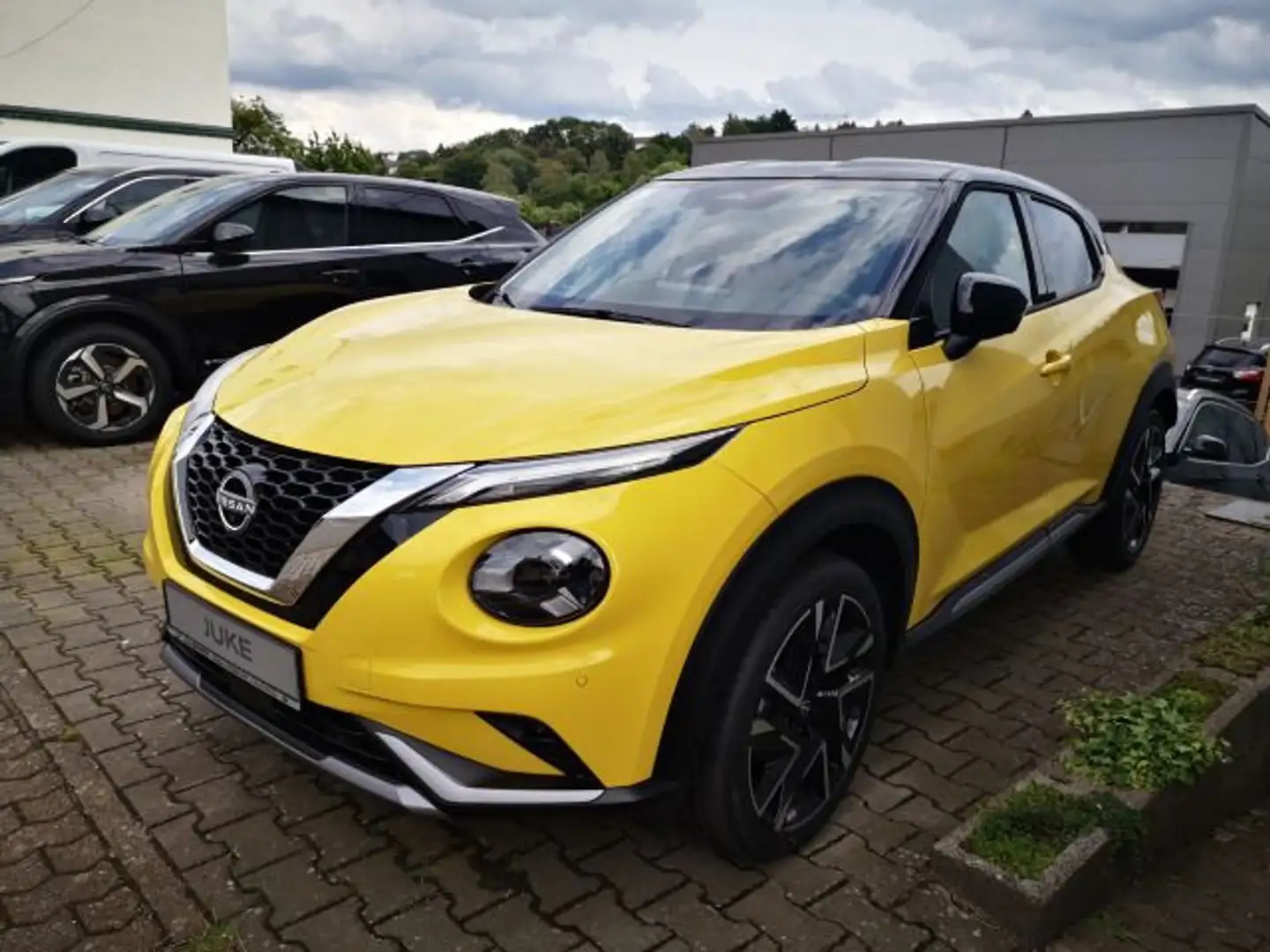 Nissan Juke 1.0DIG-T N-Design 6MT Technologie-Paket, 2- Gelb - 2