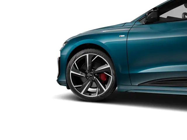 Audi E-Tron S view 4