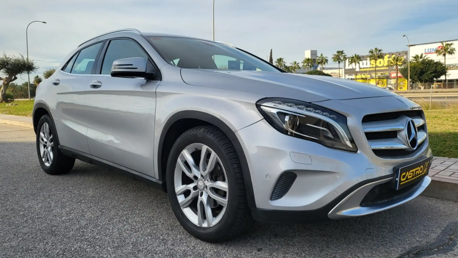 Mercedes-Benz GLA 220 220CDI Style 4Matic 7G-DCT Gris - 1