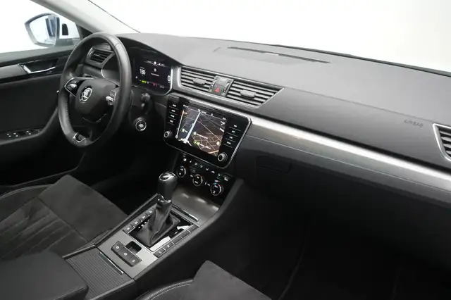 Skoda Superb view 8