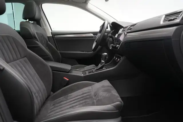 Skoda Superb view 7