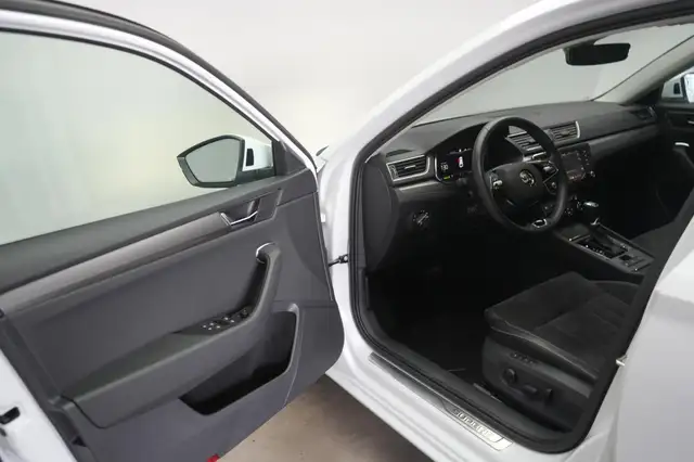 Skoda Superb view 13