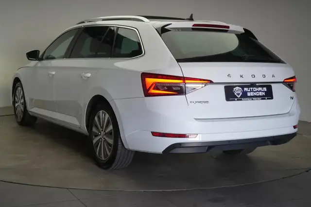 Skoda Superb view 4