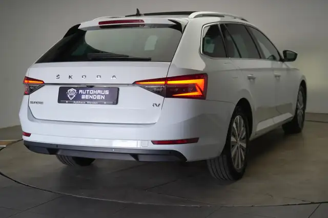 Skoda Superb view 6