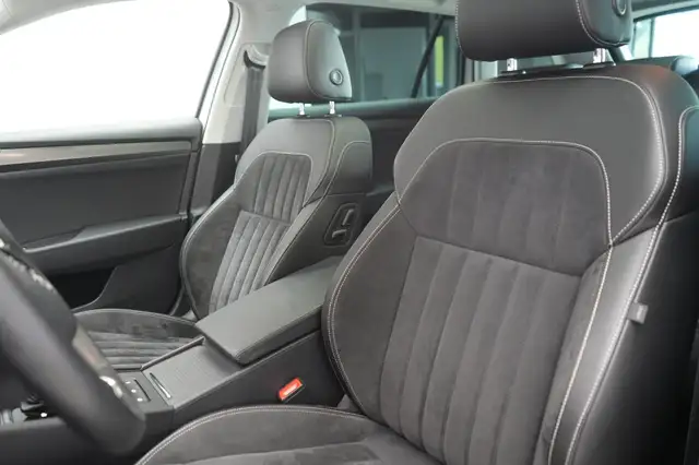 Skoda Superb view 12