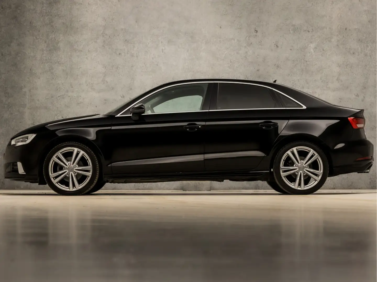 Audi A3 Limousine 1.0 TFSI Sport (GROOT NAVI, CLIMATE, GET Zwart - 2